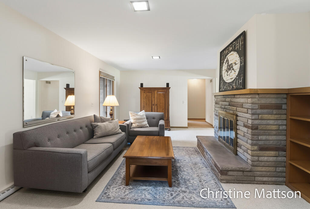 1913 Crestwood Lane Muskegon MI 49441