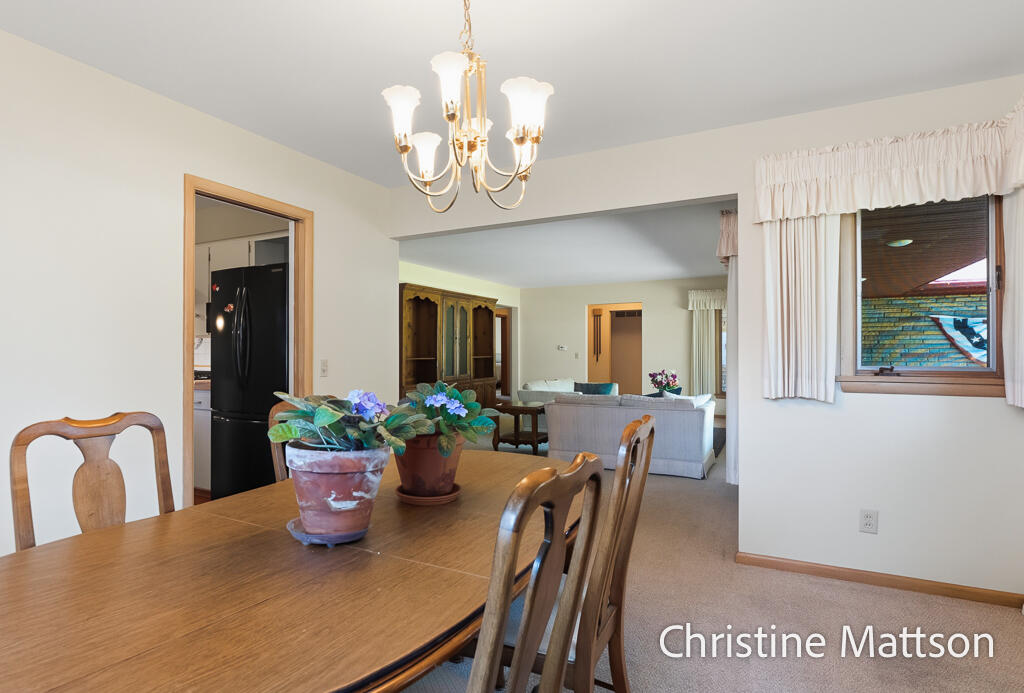 1913 Crestwood Lane Muskegon MI 49441