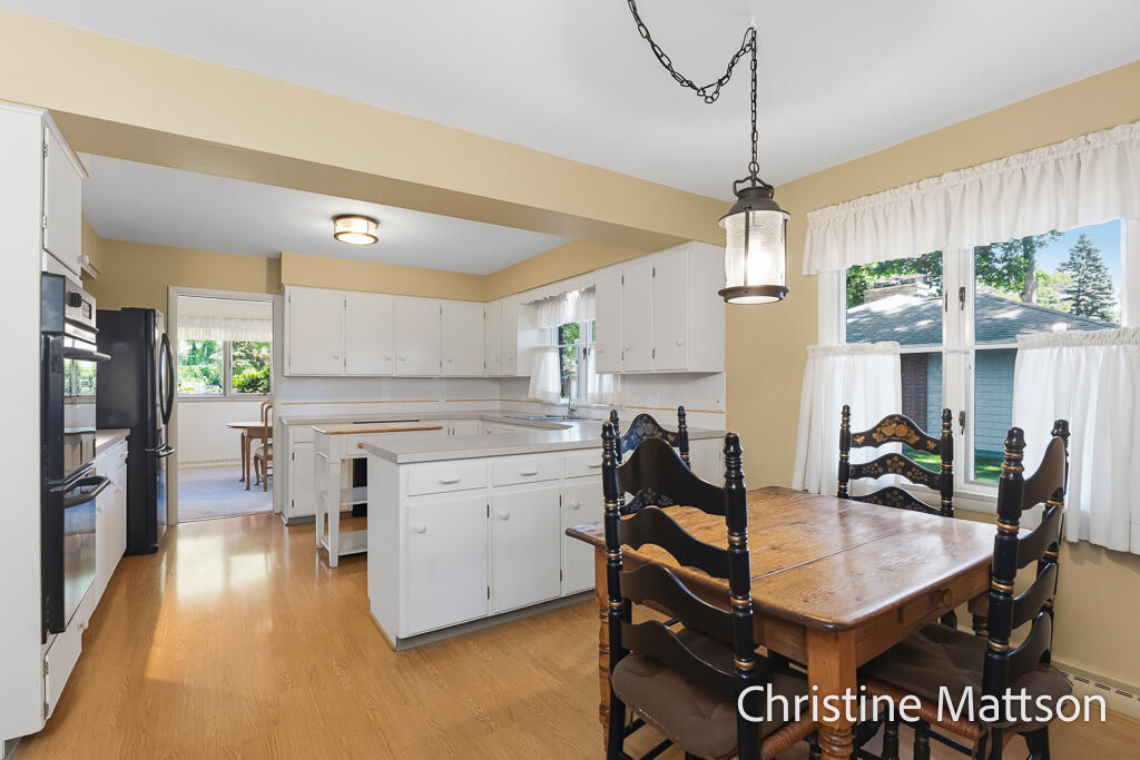 1913 Crestwood Lane Muskegon MI 49441