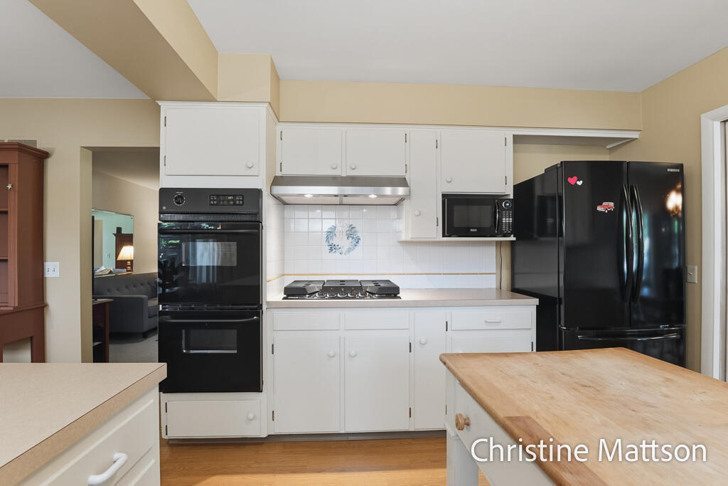 1913 Crestwood Lane Muskegon MI 49441