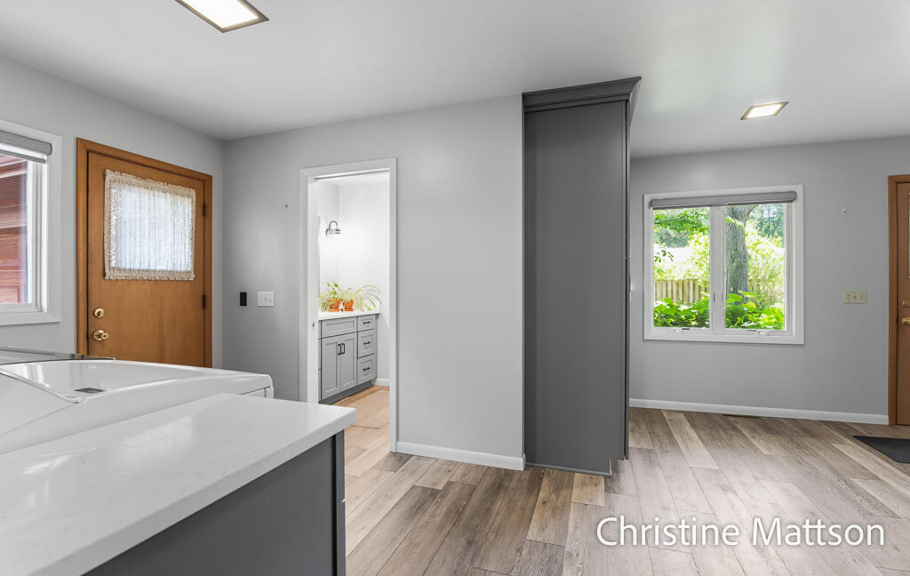 1913 Crestwood Lane Muskegon MI 49441