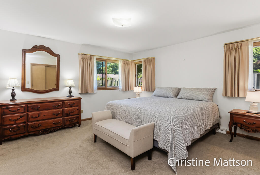 1913 Crestwood Lane Muskegon MI 49441