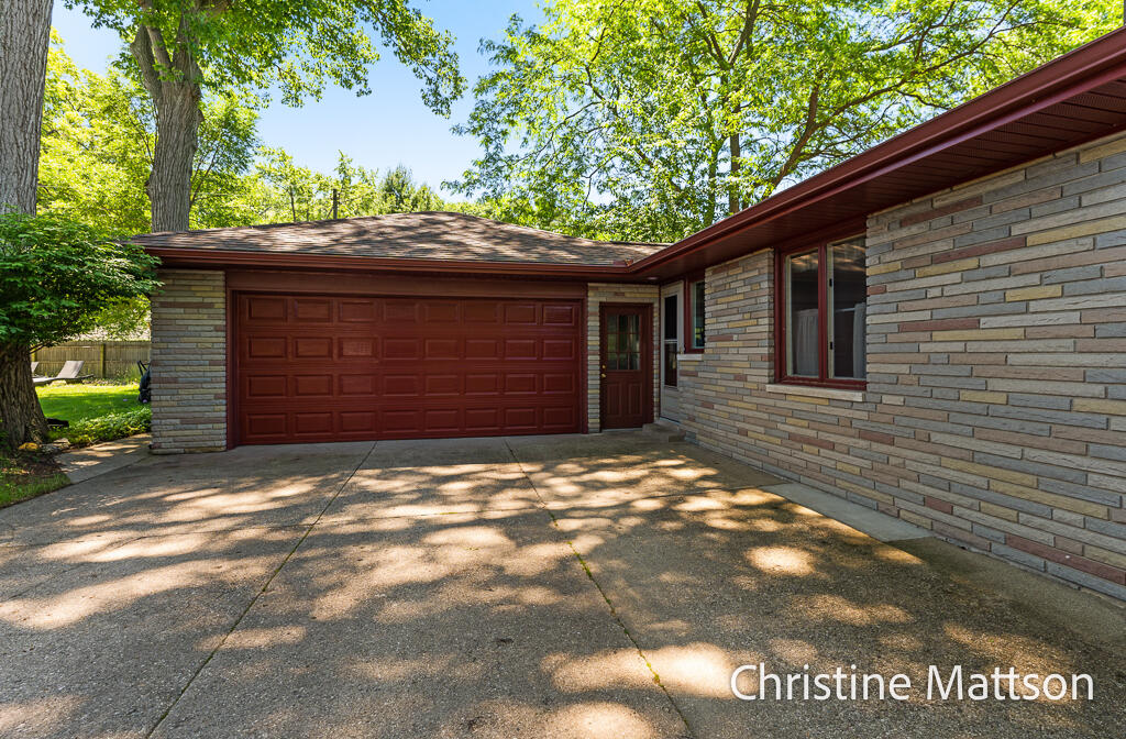 1913 Crestwood Lane Muskegon MI 49441