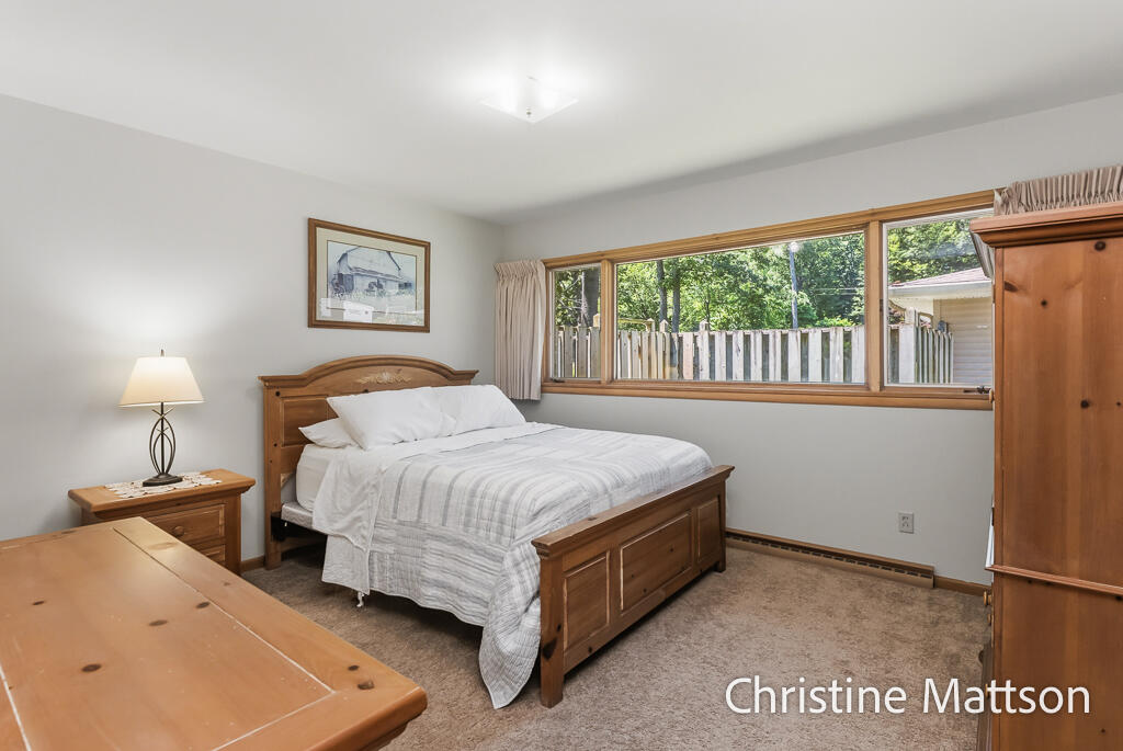1913 Crestwood Lane Muskegon MI 49441
