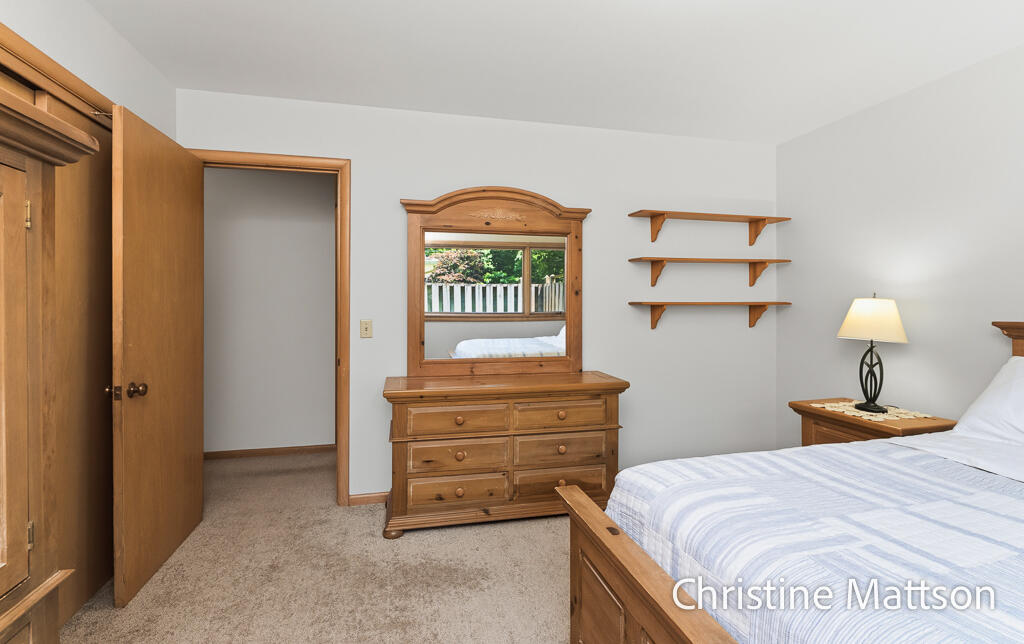 1913 Crestwood Lane Muskegon MI 49441