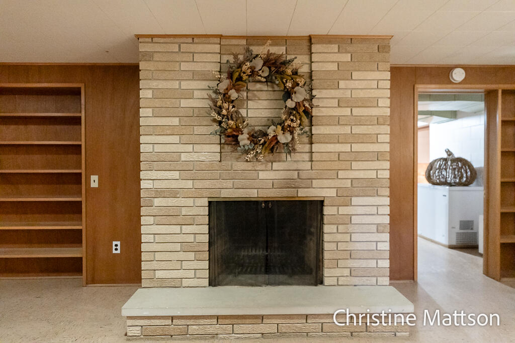 1913 Crestwood Lane Muskegon MI 49441