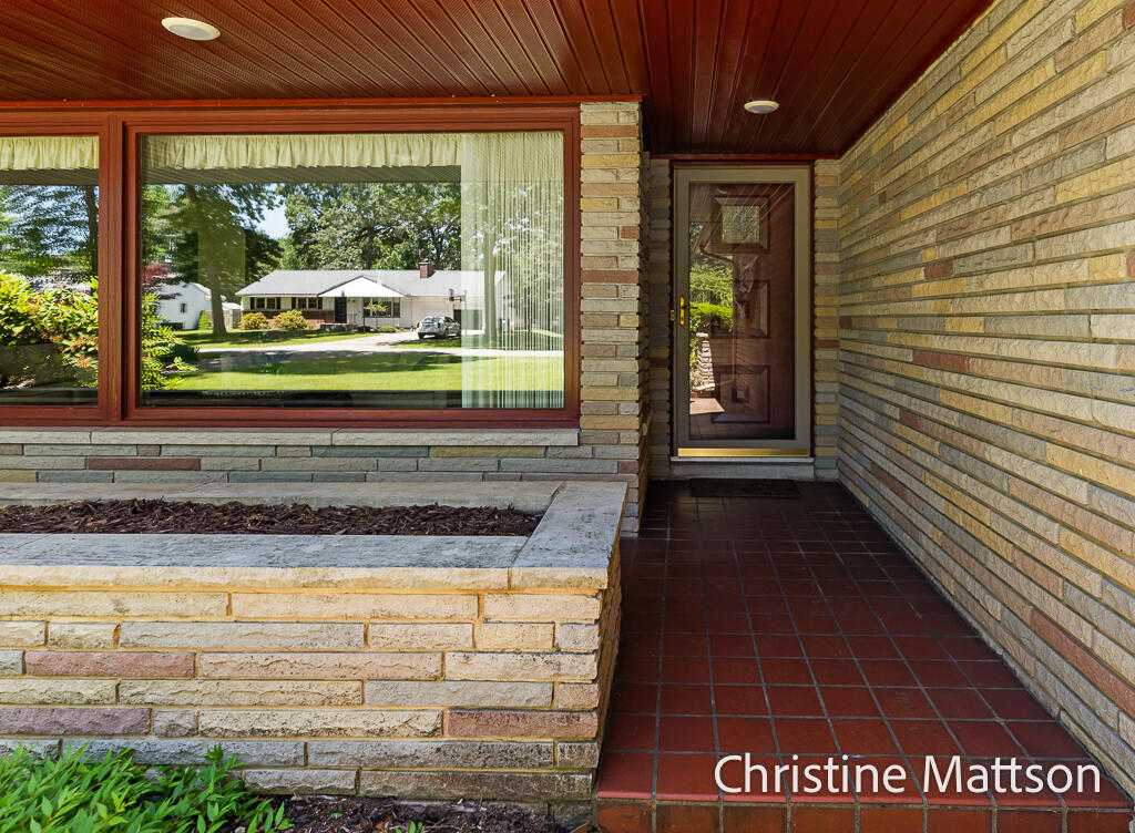 1913 Crestwood Lane Muskegon MI 49441
