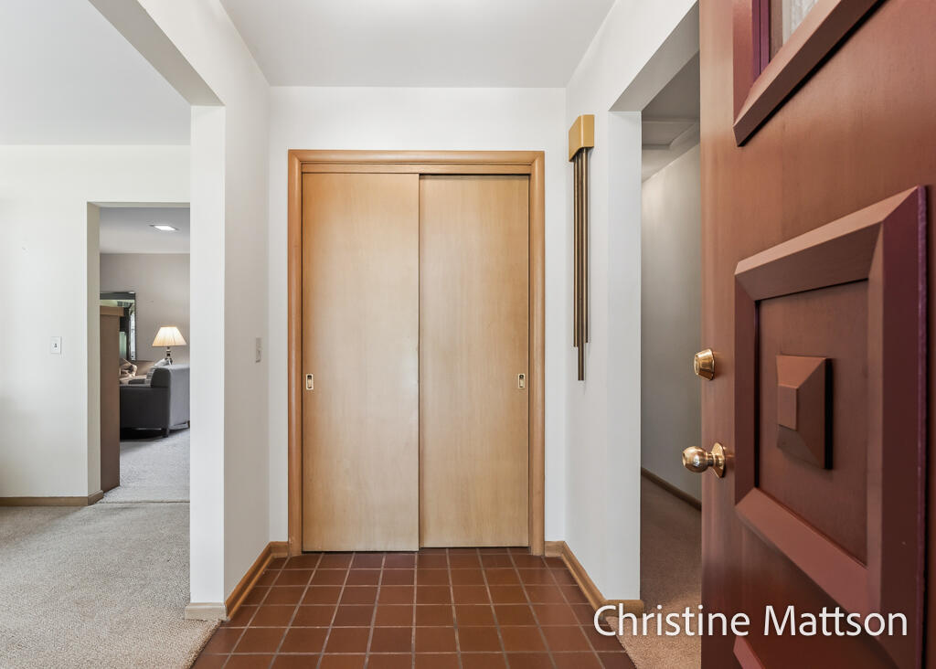 1913 Crestwood Lane Muskegon MI 49441
