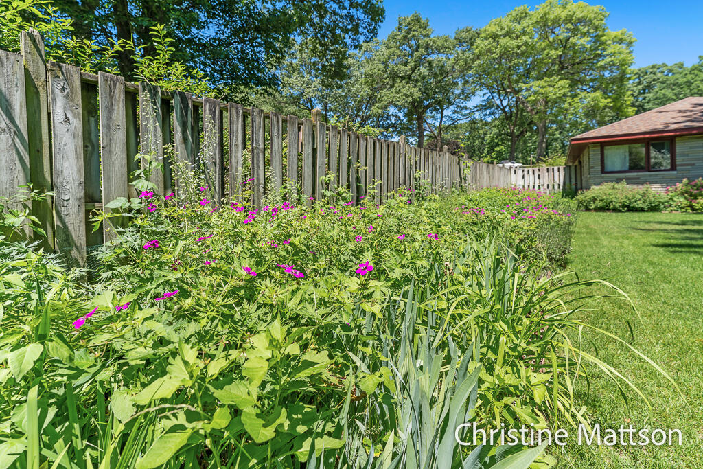 1913 Crestwood Lane Muskegon MI 49441