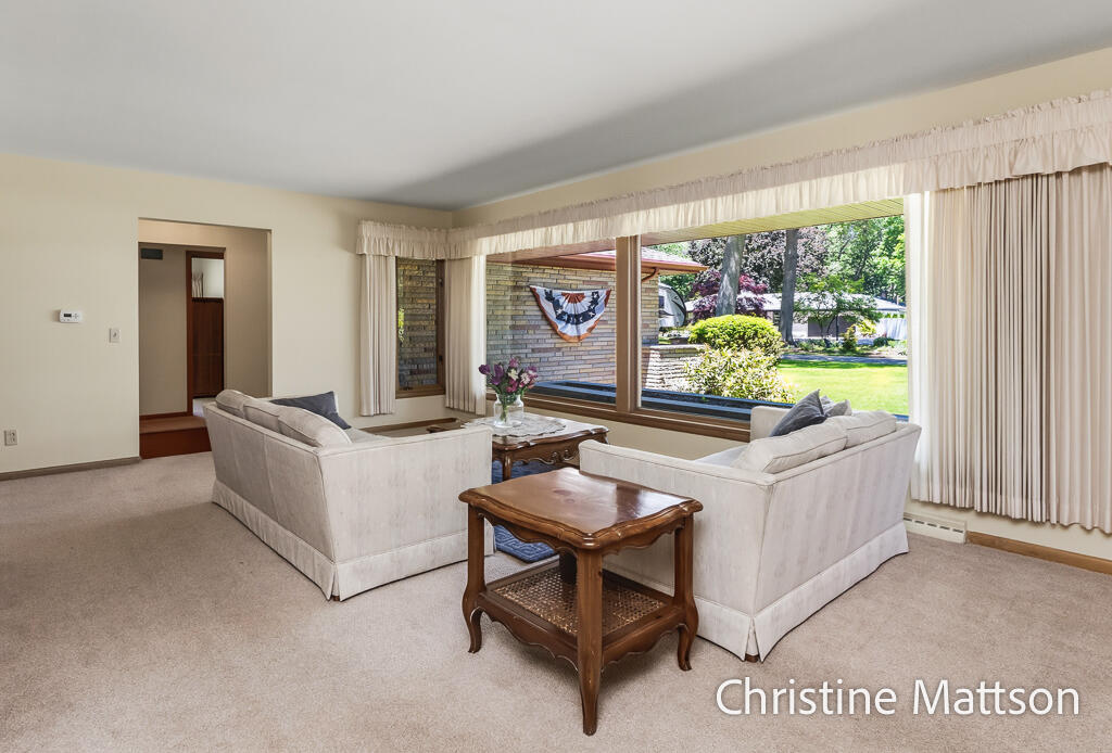 1913 Crestwood Lane Muskegon MI 49441