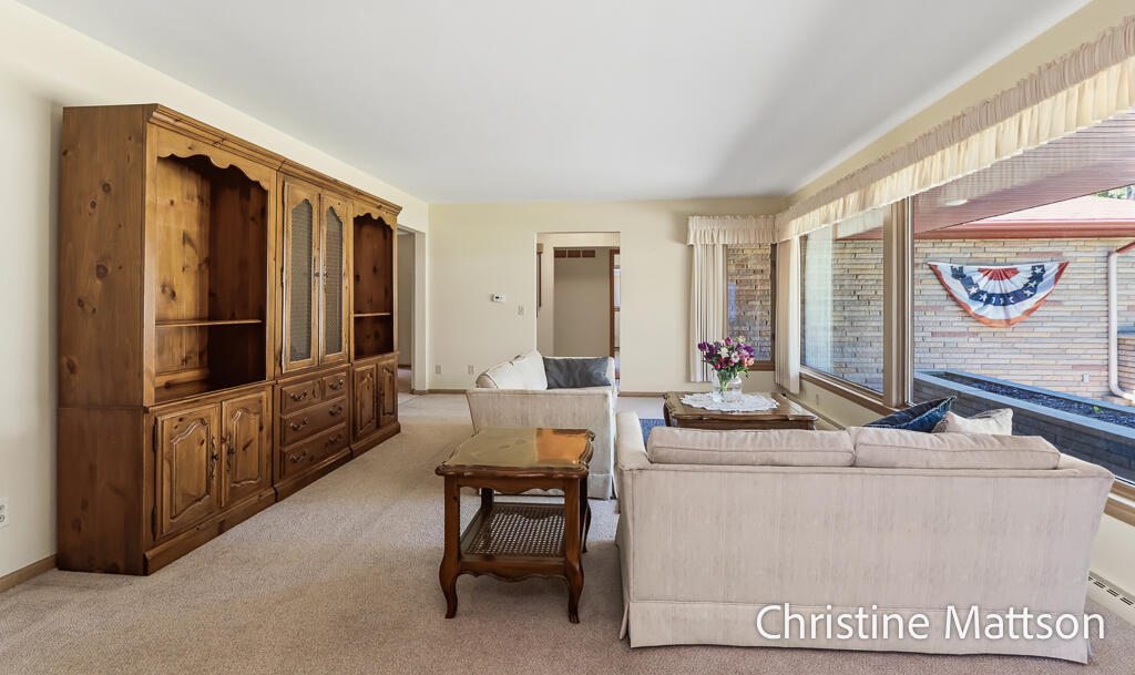 1913 Crestwood Lane Muskegon MI 49441