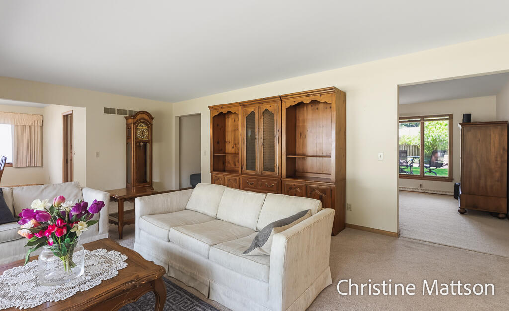 1913 Crestwood Lane Muskegon MI 49441