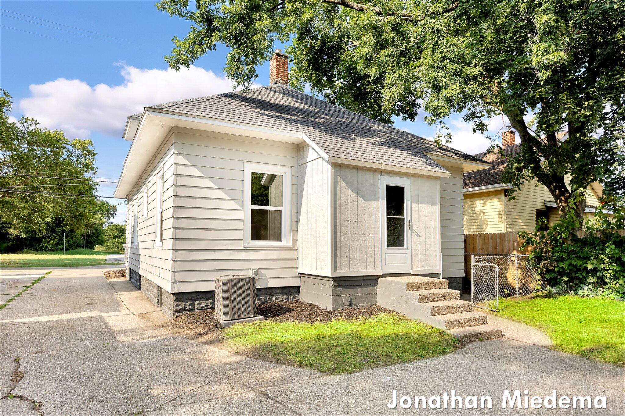 816 Richmond Street NW Grand Rapids MI 49504