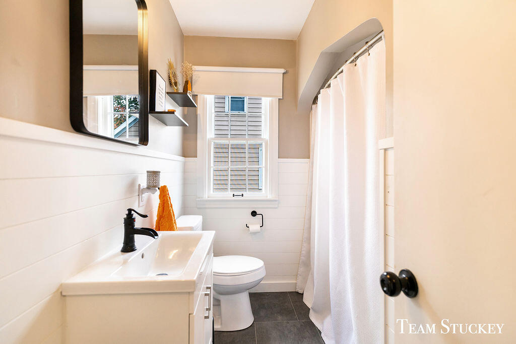 1060 Leonard Street NE Grand Rapids MI 49503