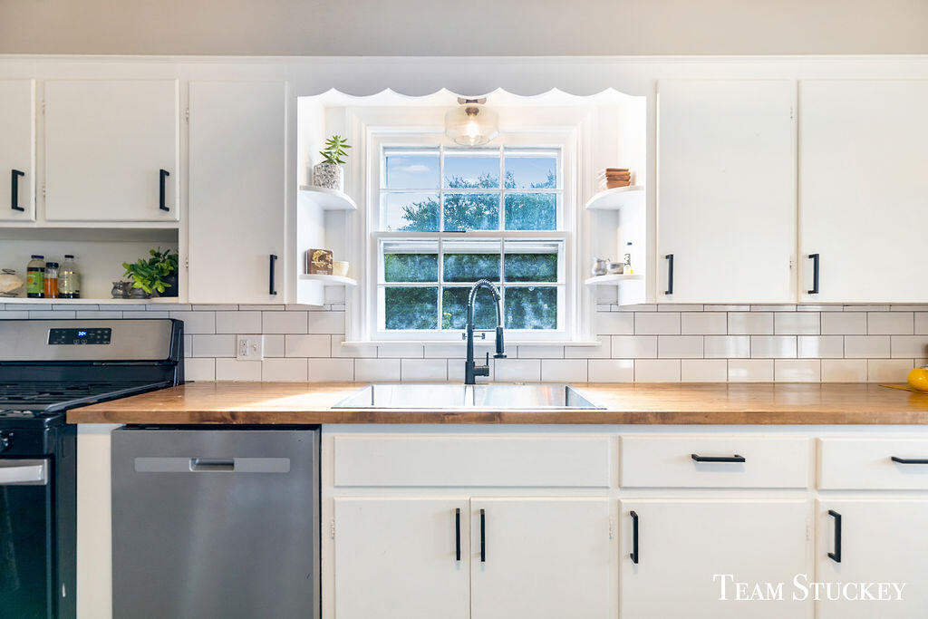 1060 Leonard Street NE Grand Rapids MI 49503