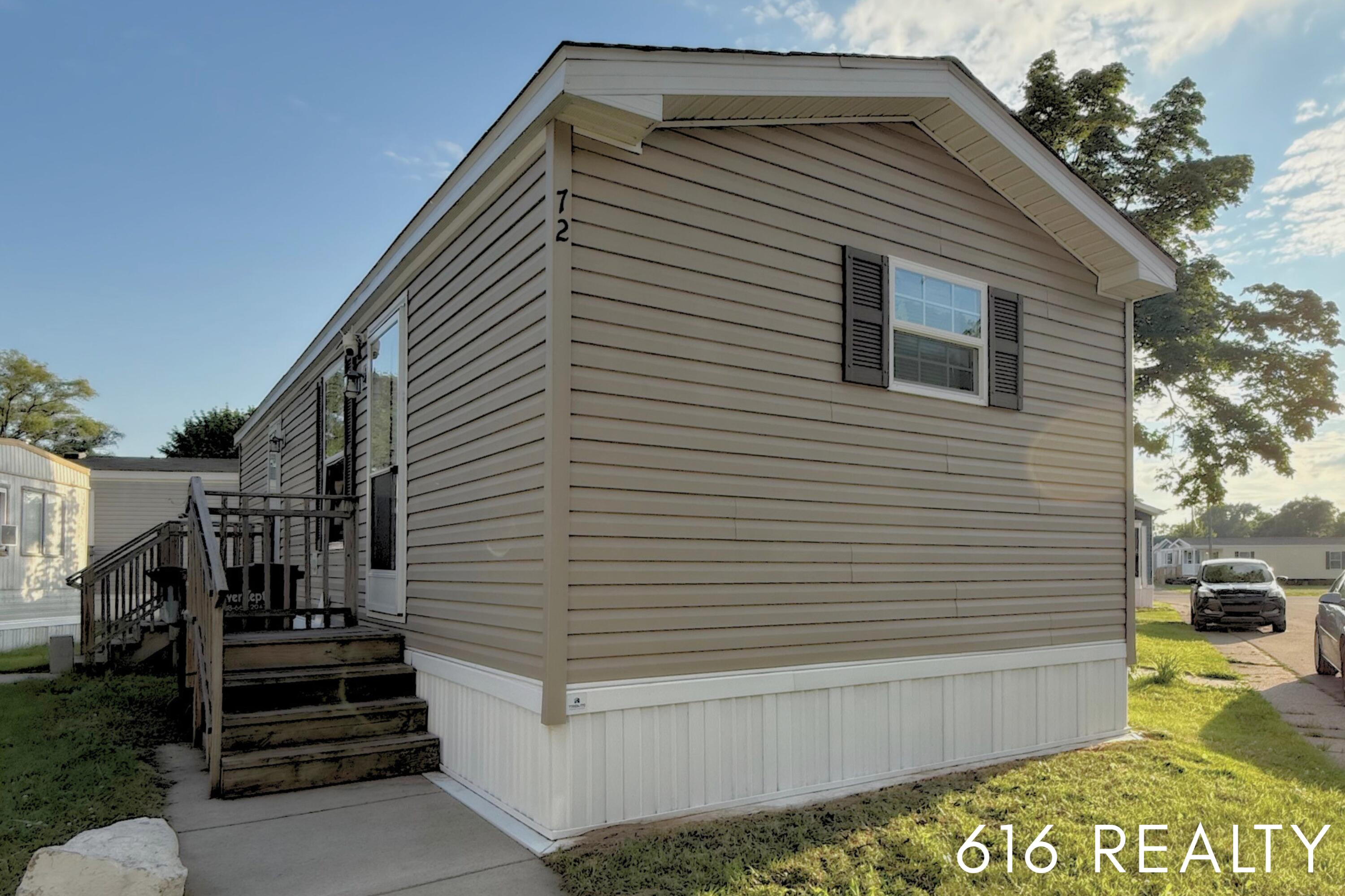 72 N Green Meadow Street SE Grand Rapids MI 49548