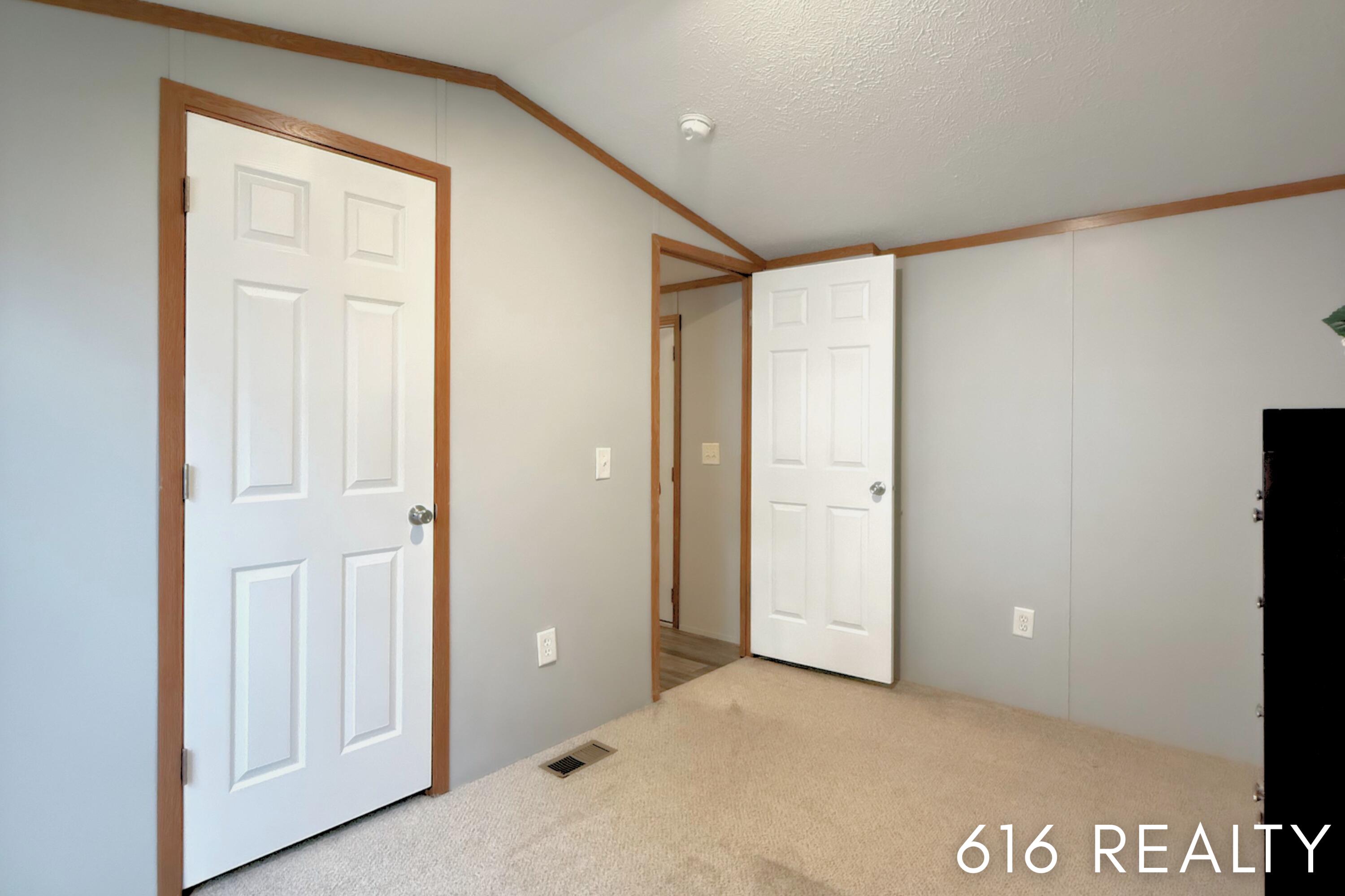 72 N Green Meadow Street SE Grand Rapids MI 49548