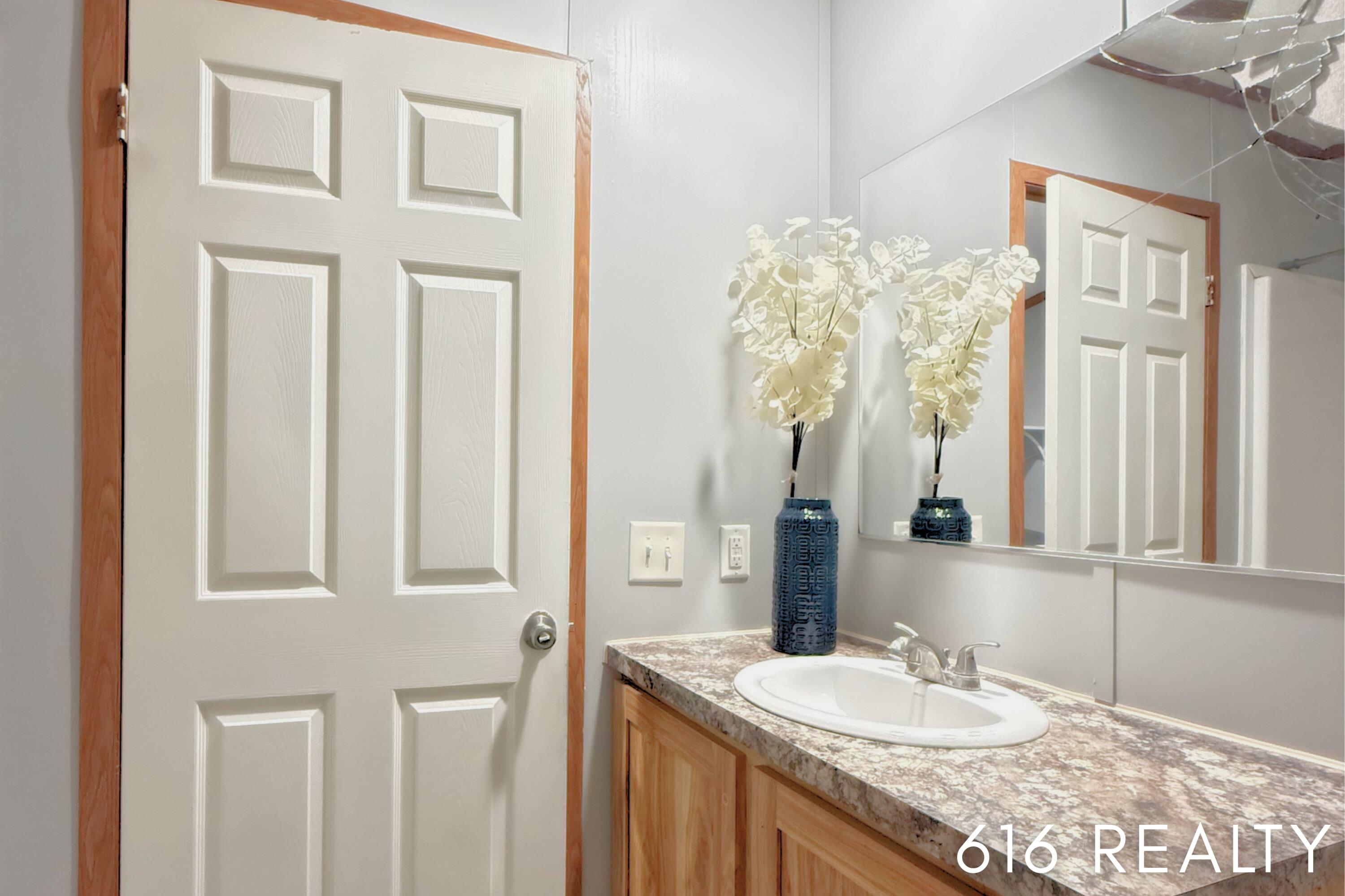 72 N Green Meadow Street SE Grand Rapids MI 49548