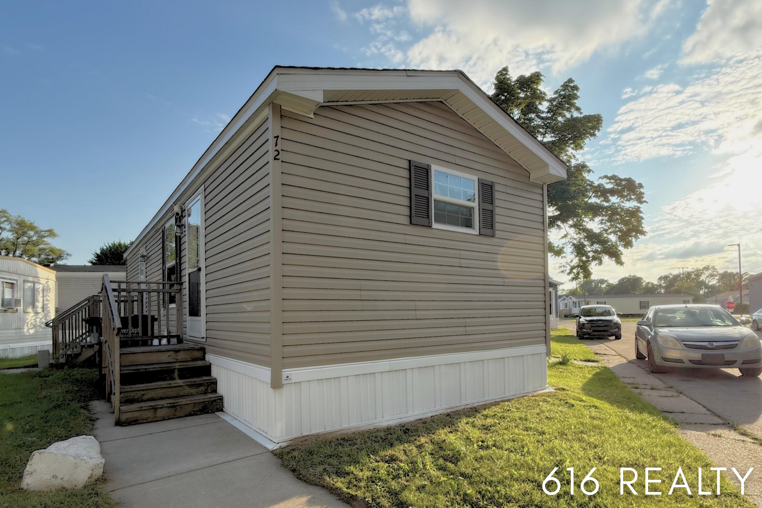 72 N Green Meadow Street SE Grand Rapids MI 49548