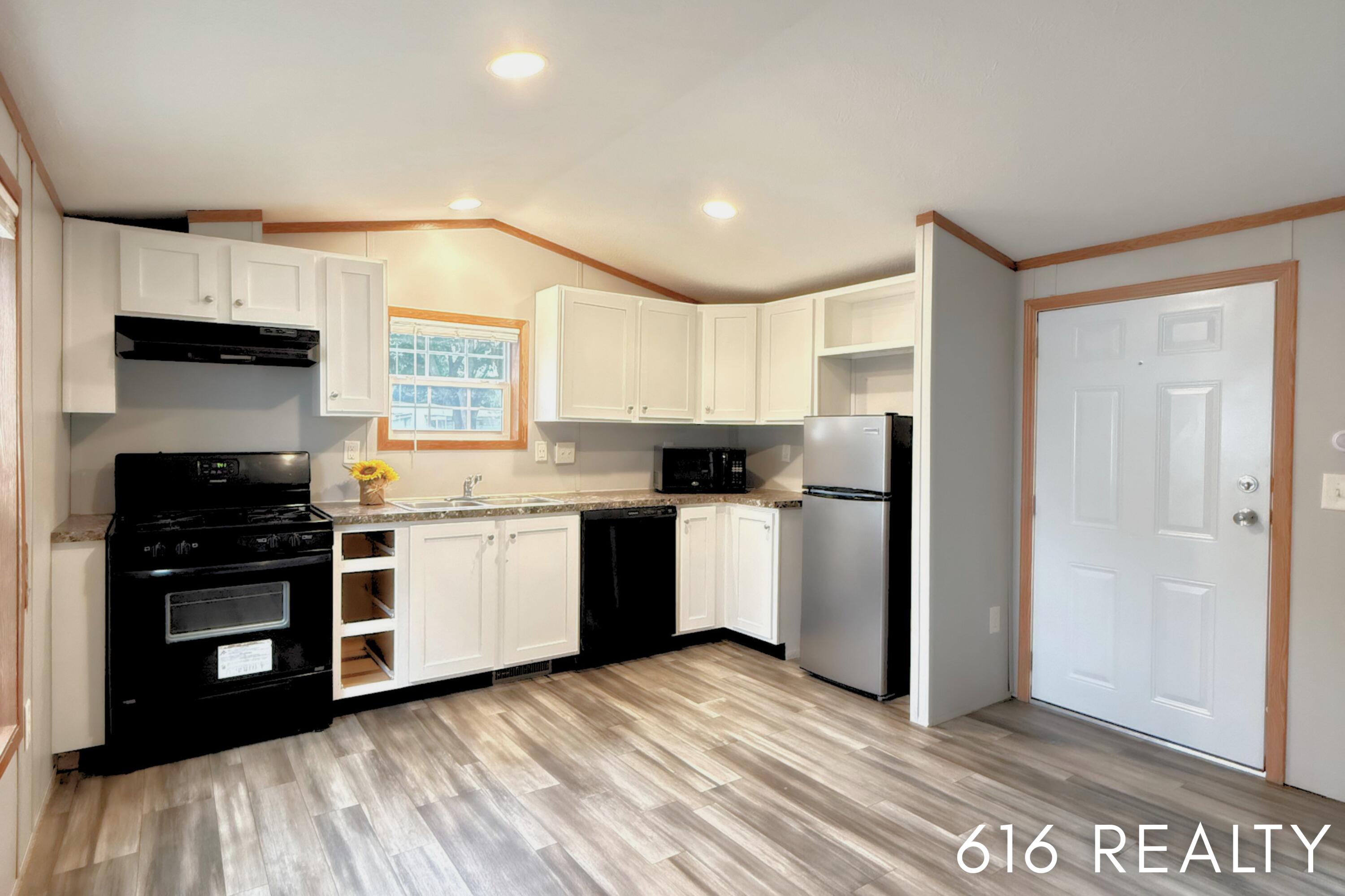 72 N Green Meadow Street SE Grand Rapids MI 49548