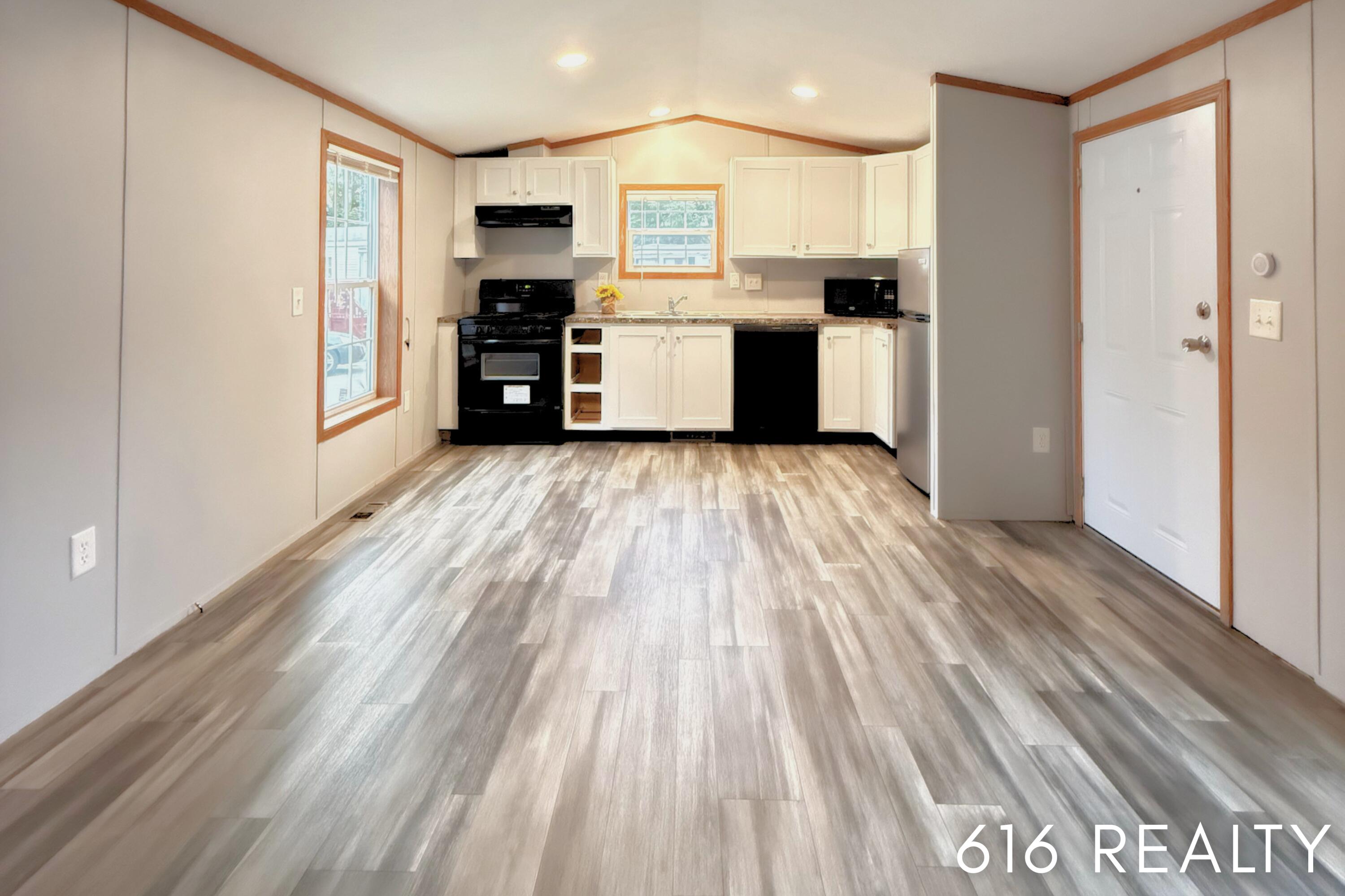 72 N Green Meadow Street SE Grand Rapids MI 49548