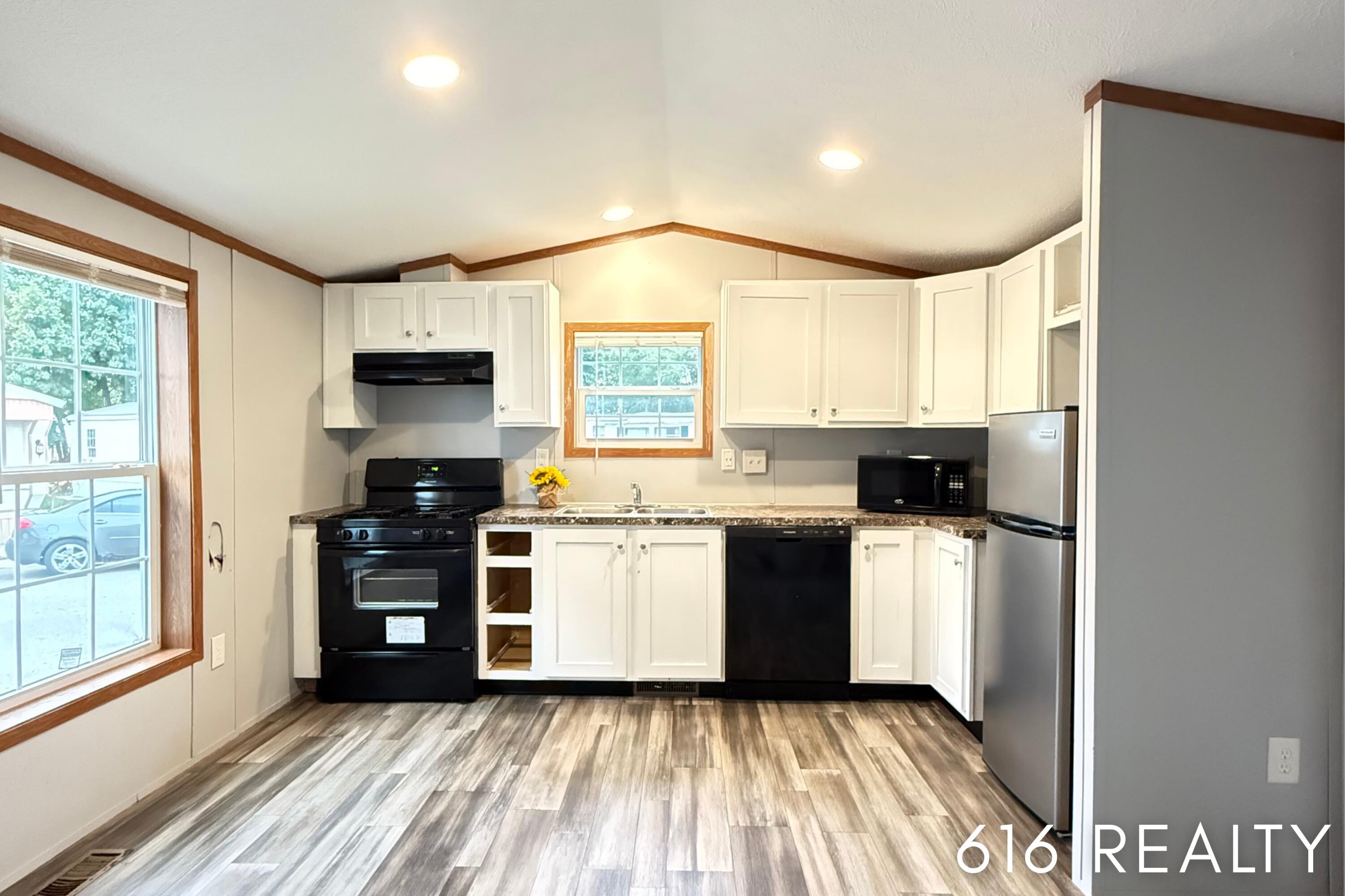 72 N Green Meadow Street SE Grand Rapids MI 49548