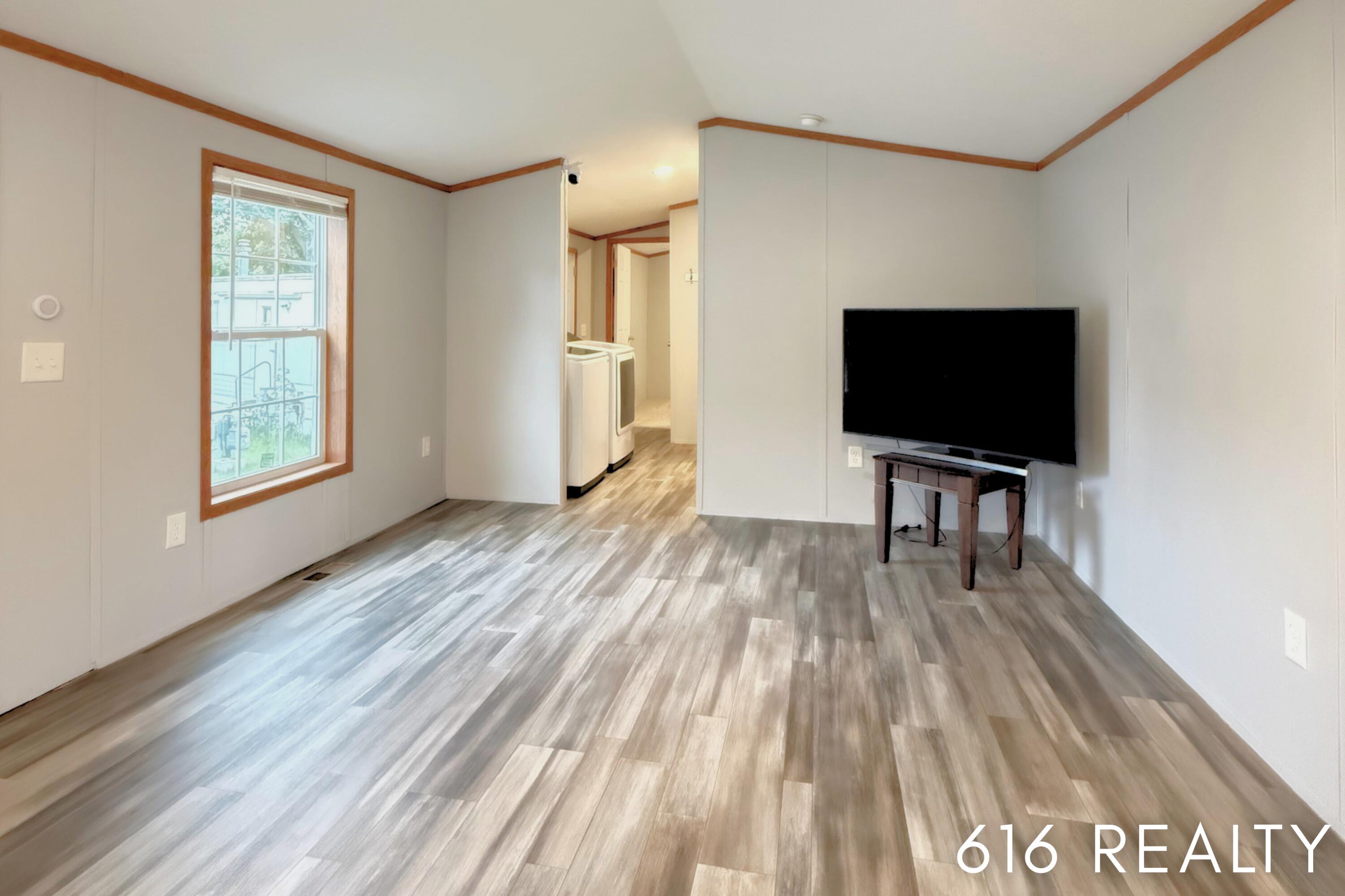 72 N Green Meadow Street SE Grand Rapids MI 49548