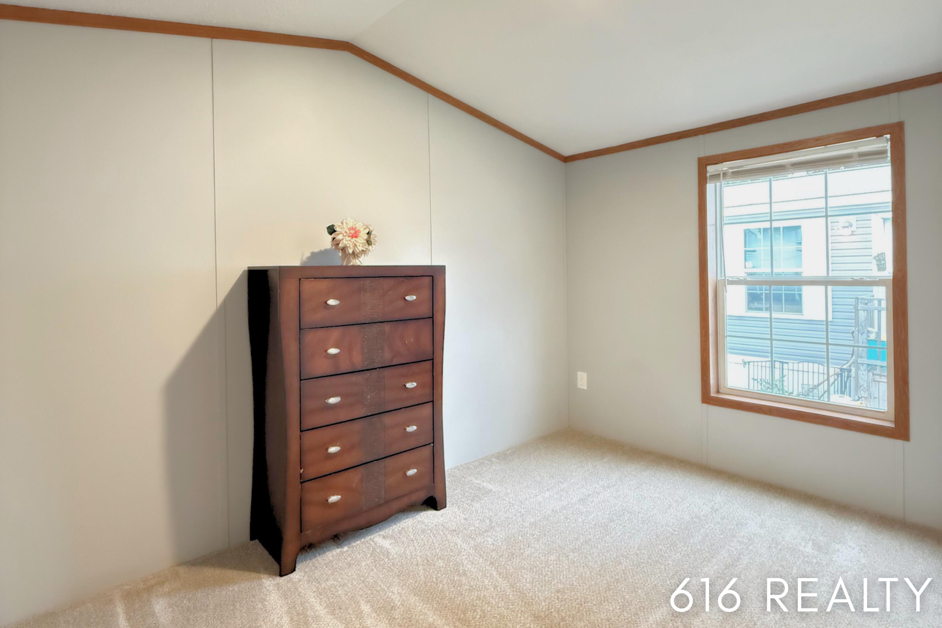 72 N Green Meadow Street SE Grand Rapids MI 49548