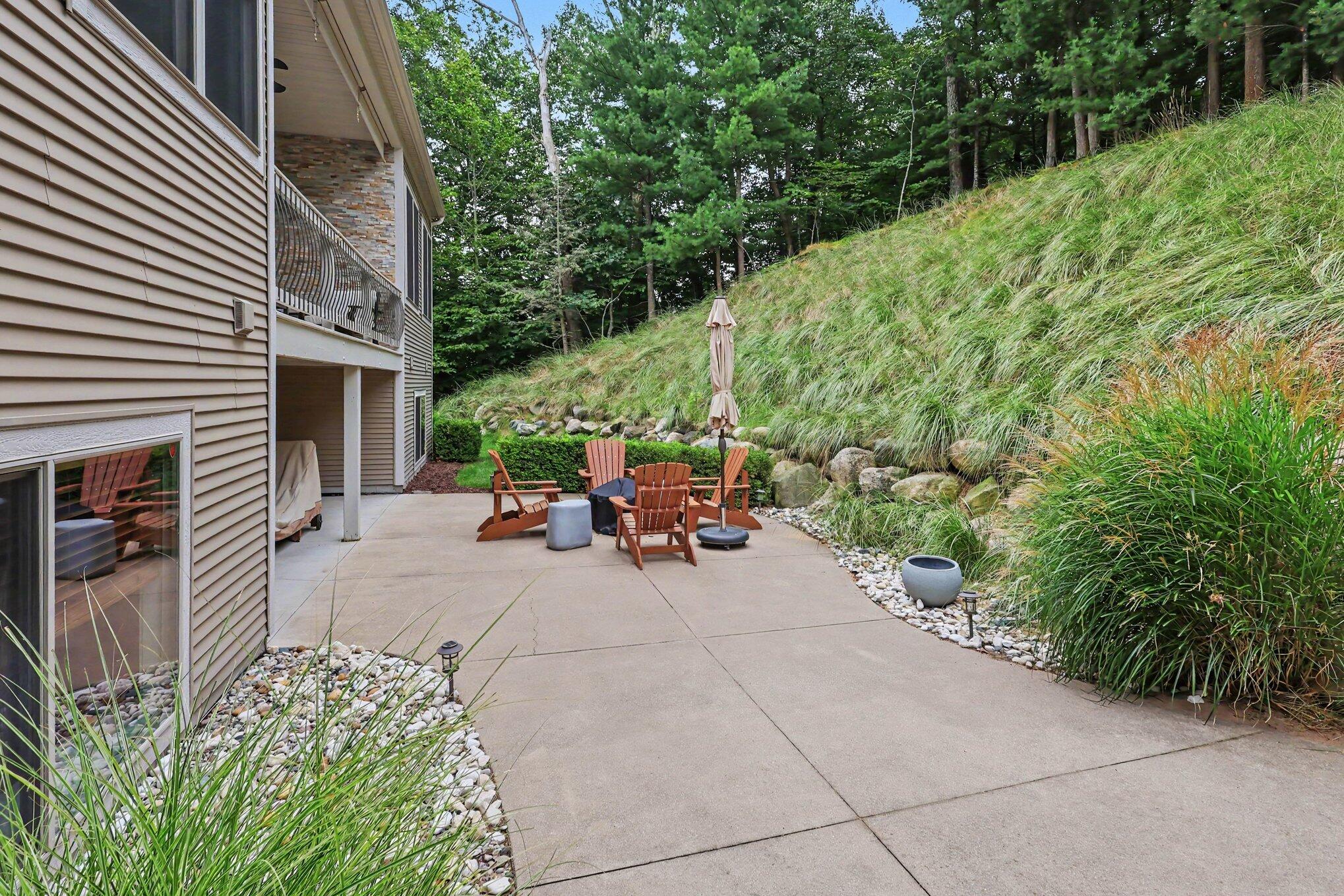 2077 W Glen Court Norton Shores MI 49441