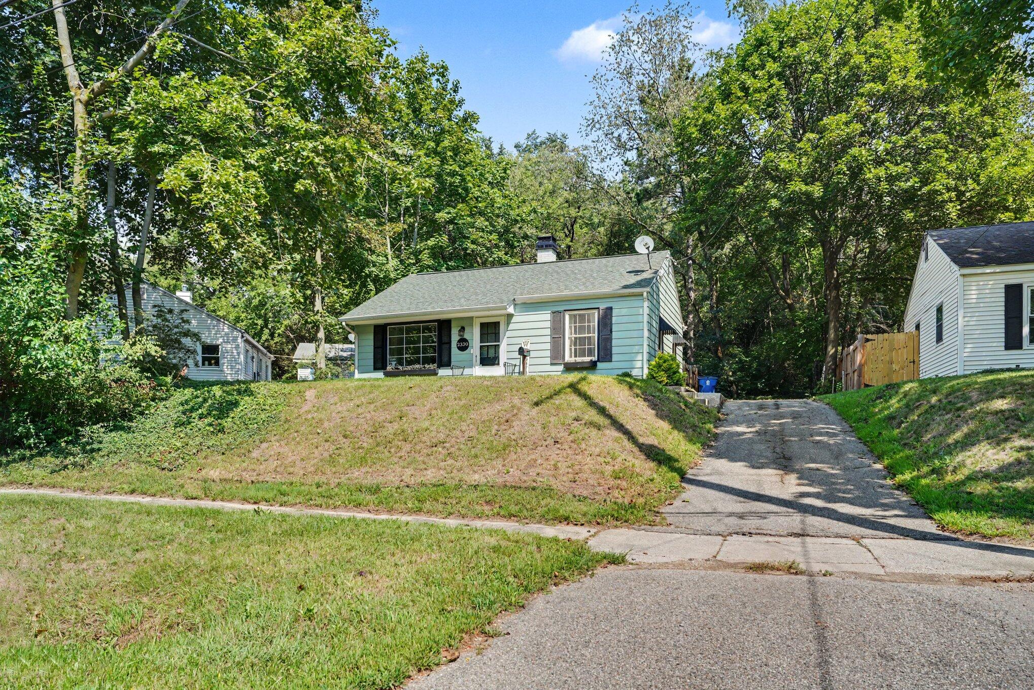 2330 Hillsdale Avenue Kalamazoo MI 49006