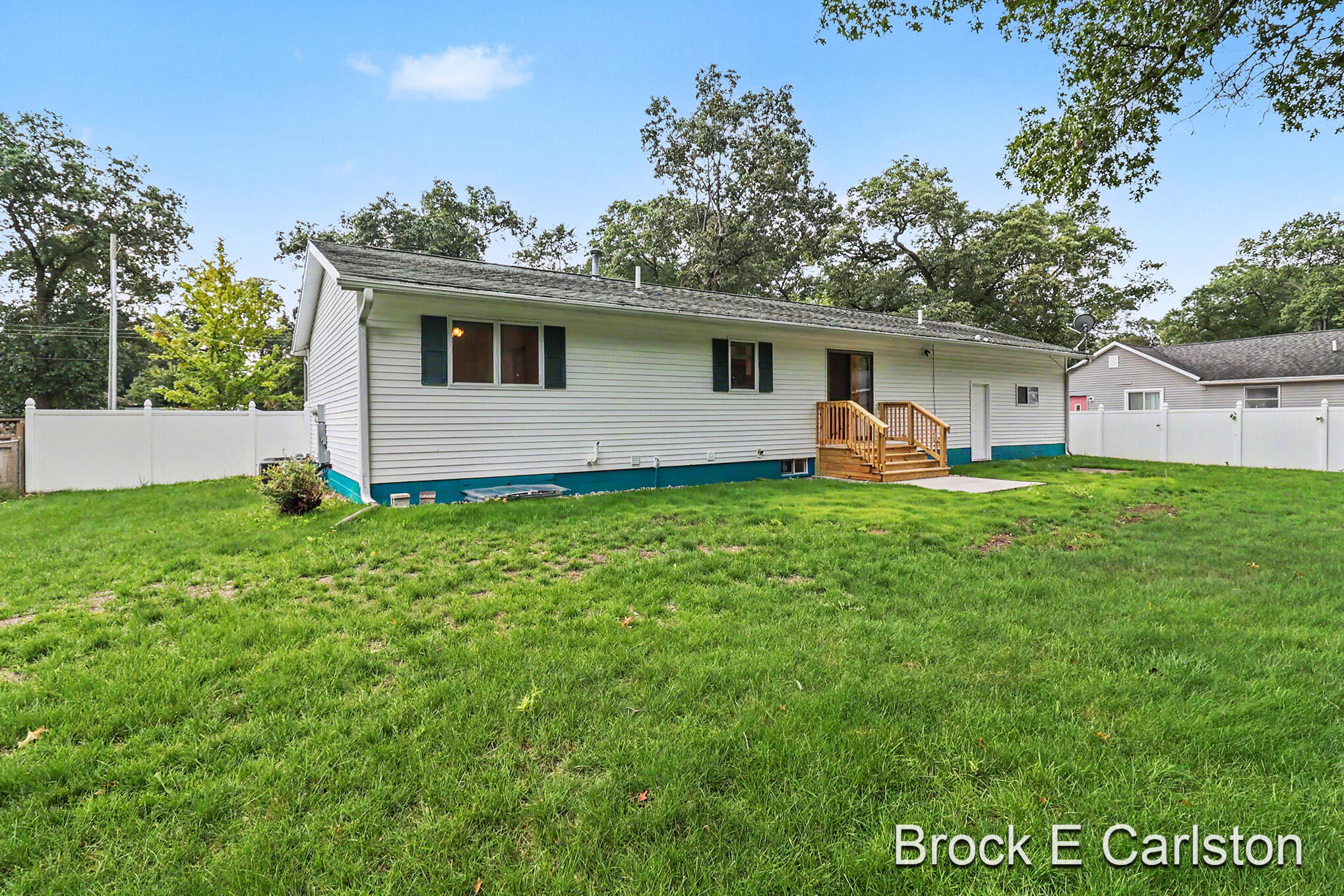 2756 Marquette Avenue Muskegon MI 49442