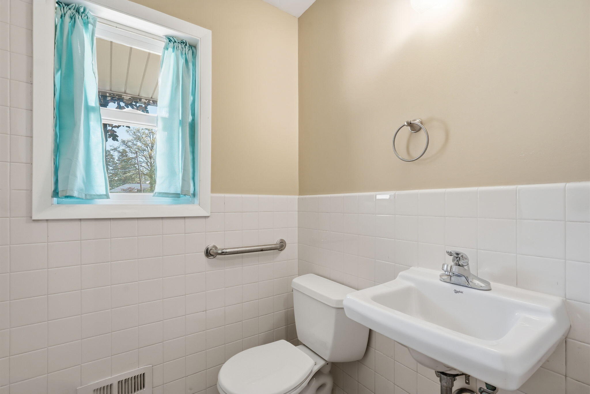 2143 Osceola Drive SE Grand Rapids MI 49506