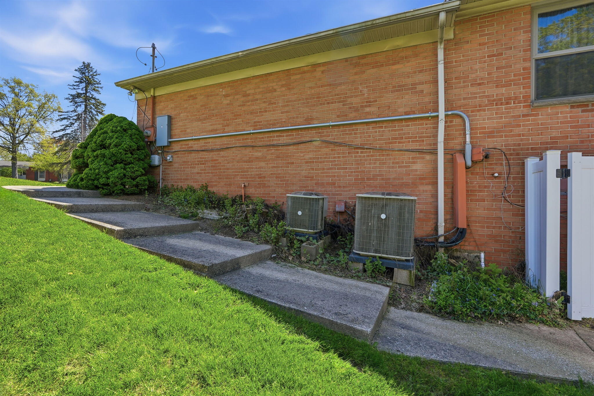 2143 Osceola Drive SE Grand Rapids MI 49506