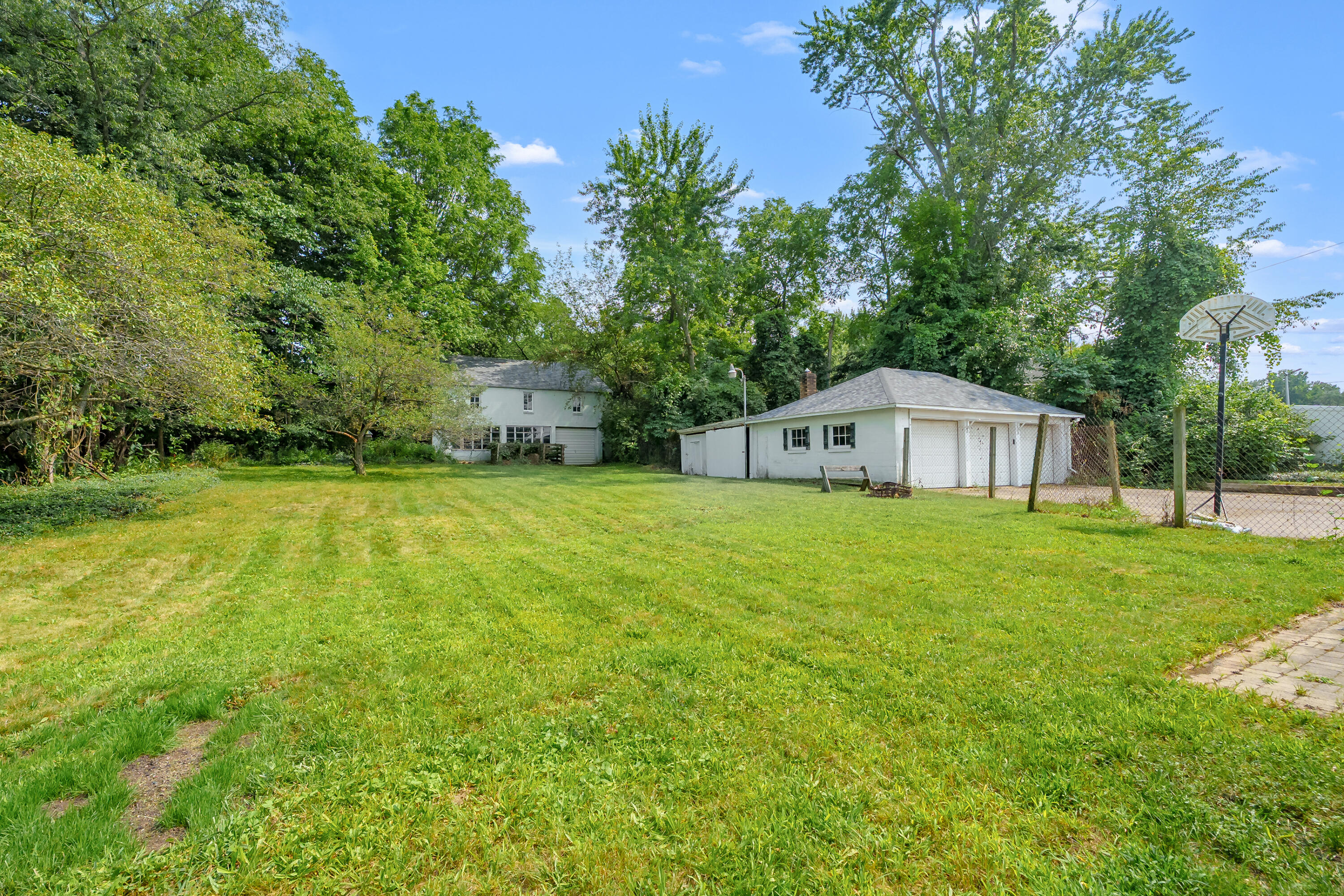 5048 N Riverview Drive Kalamazoo MI 49004