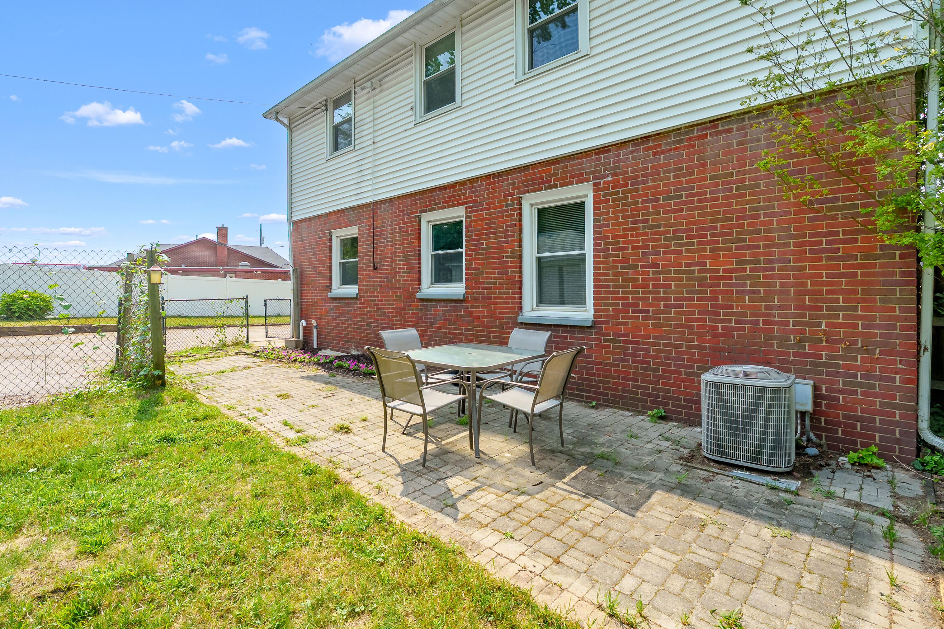 5048 N Riverview Drive Kalamazoo MI 49004