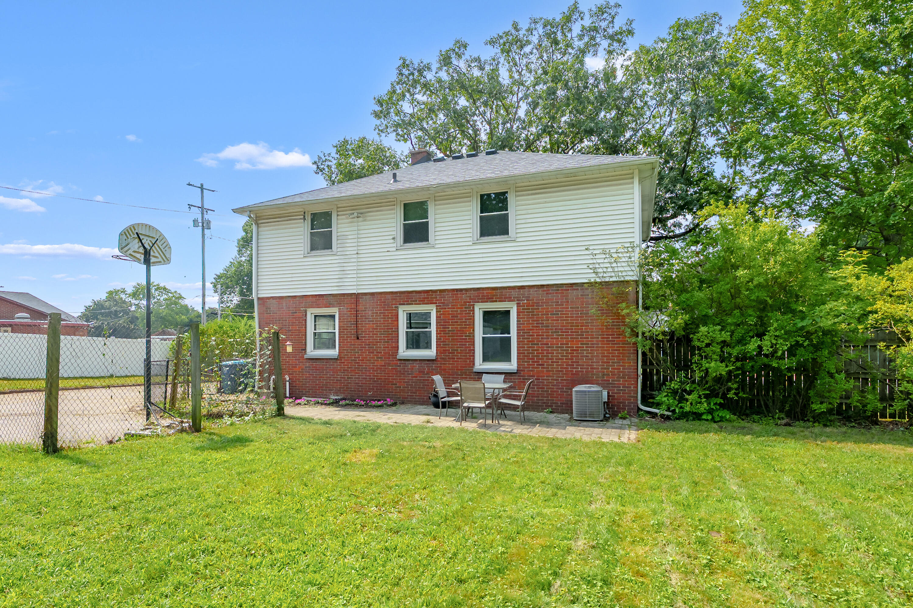 5048 N Riverview Drive Kalamazoo MI 49004