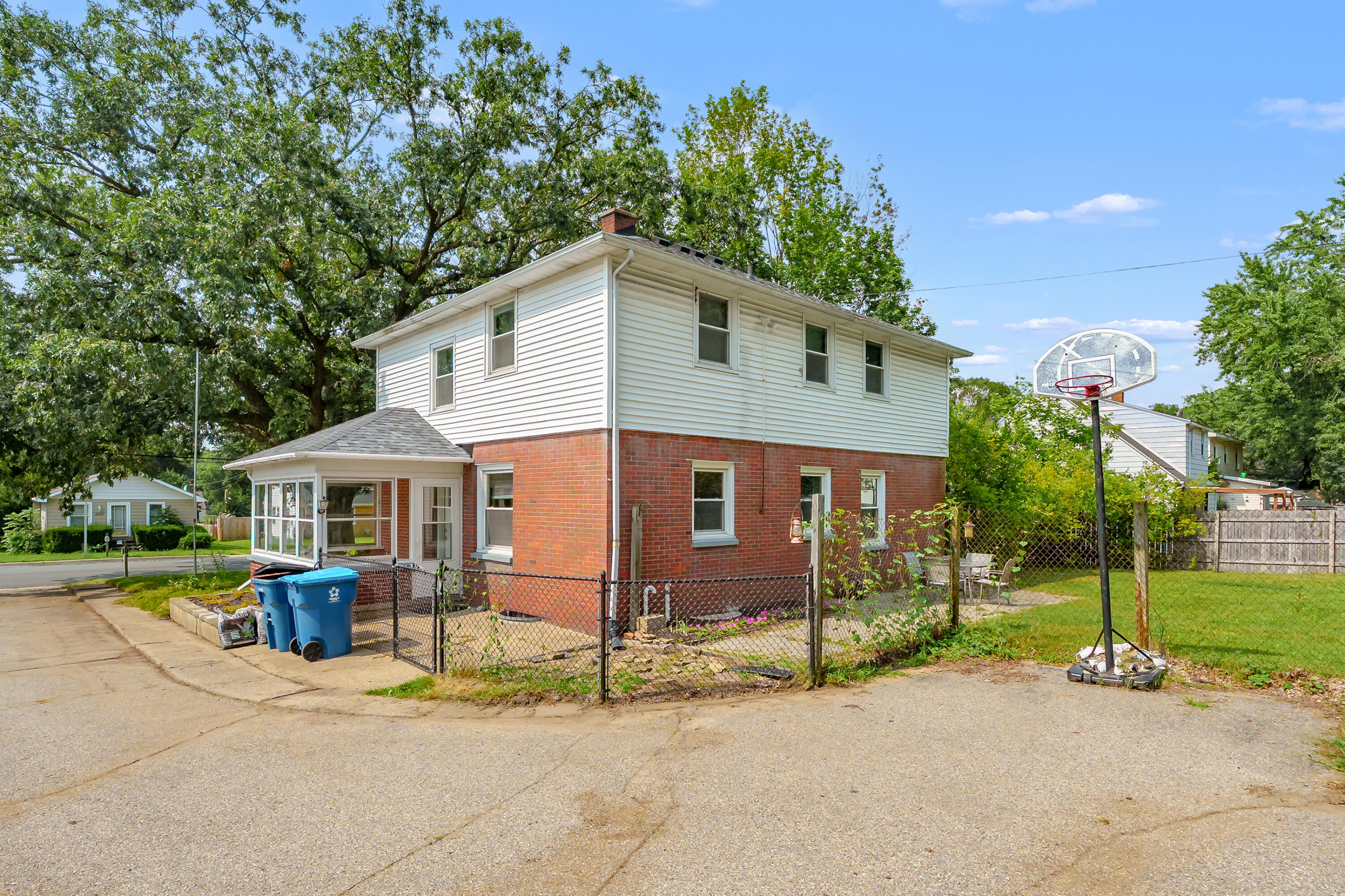 5048 N Riverview Drive Kalamazoo MI 49004