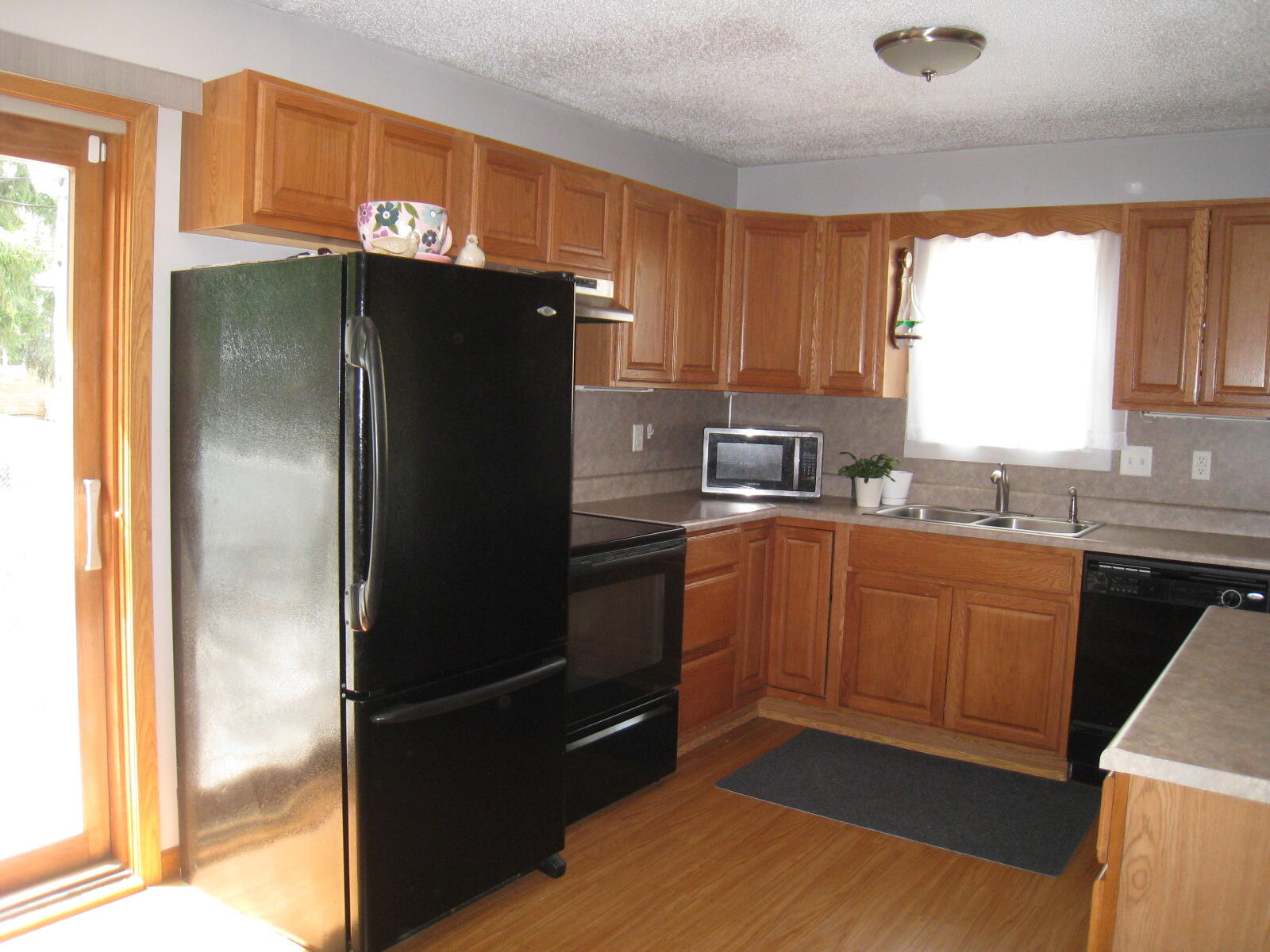 1049 W Summit Avenue Muskegon MI 49441