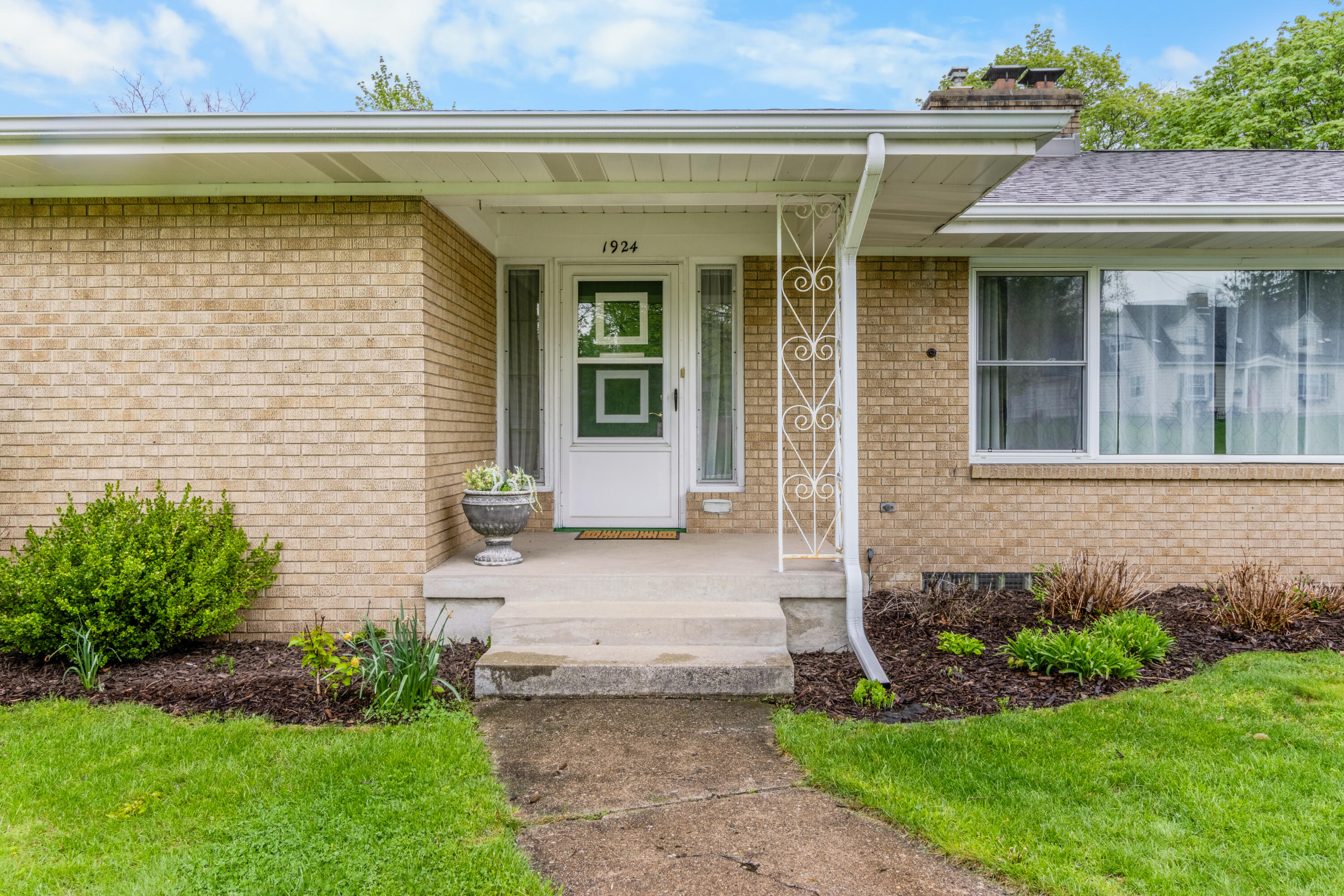 1924 Newton Avenue SE Grand Rapids MI 49506