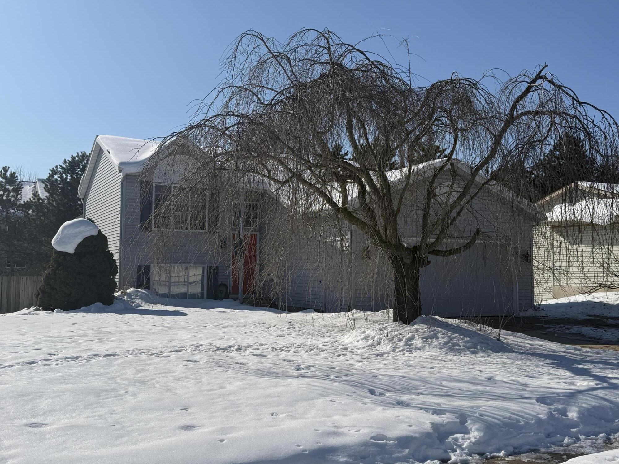 3334 Hazelnut Drive NW Grand Rapids MI 49504