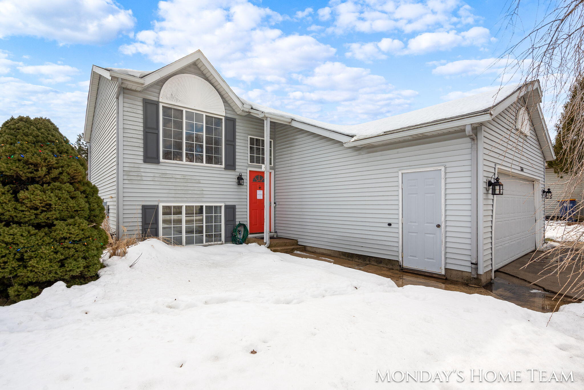 3334 Hazelnut Drive NW Grand Rapids MI 49504