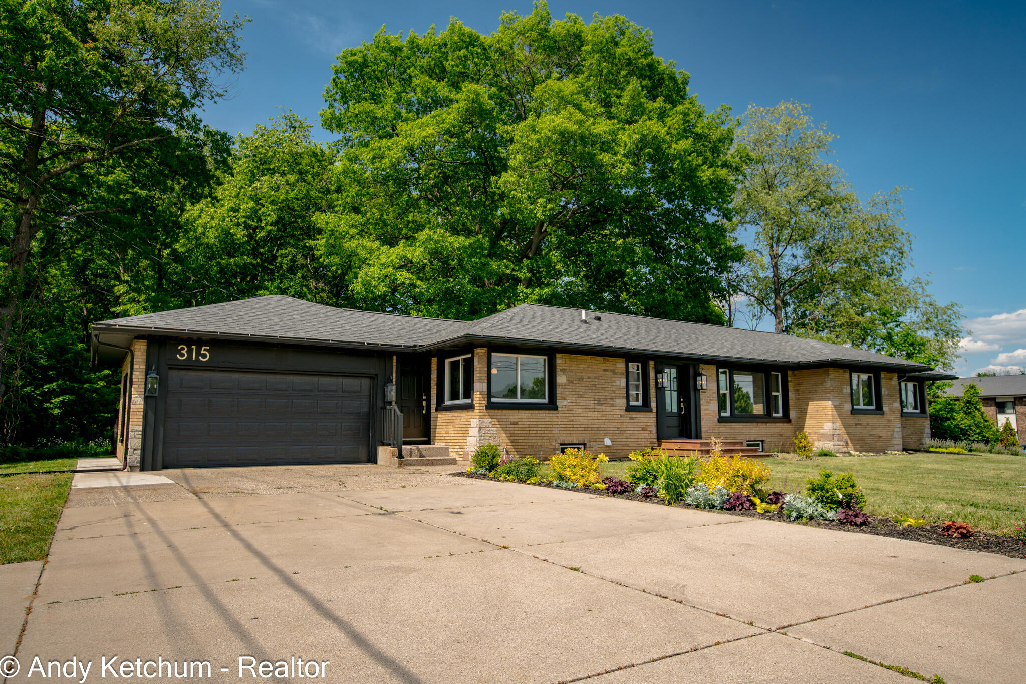 315 W 40th Street Holland MI 49423