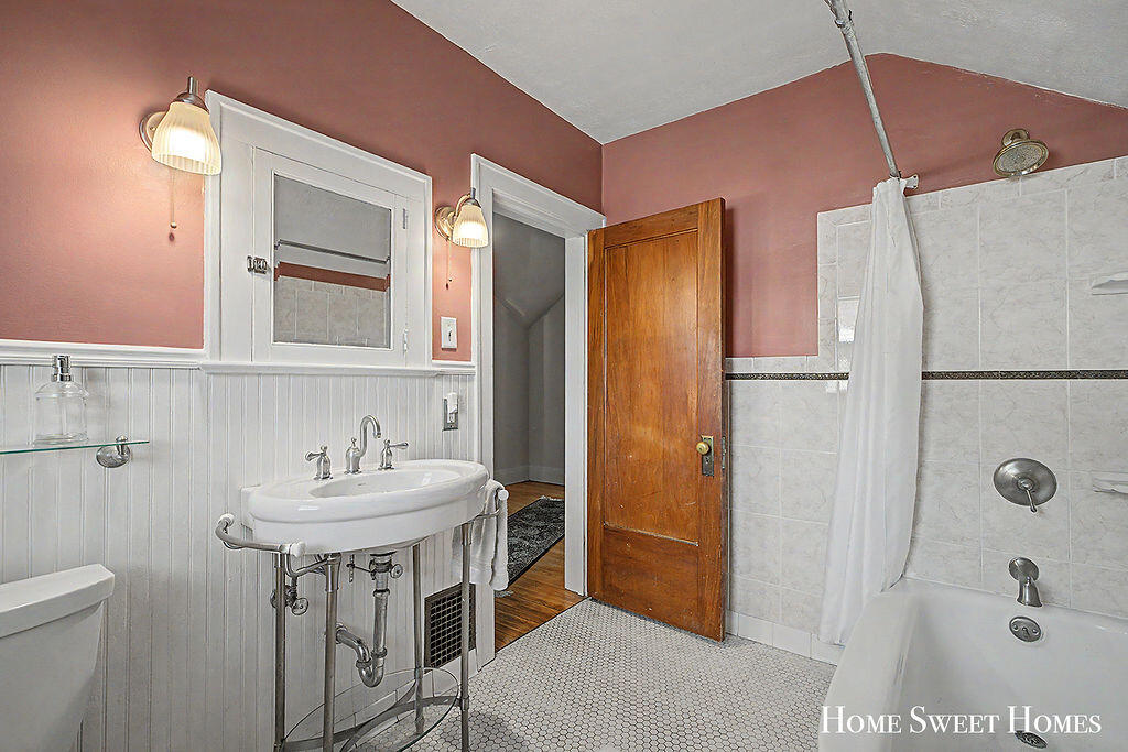 1259 Sherman Street SE Grand Rapids MI 49506