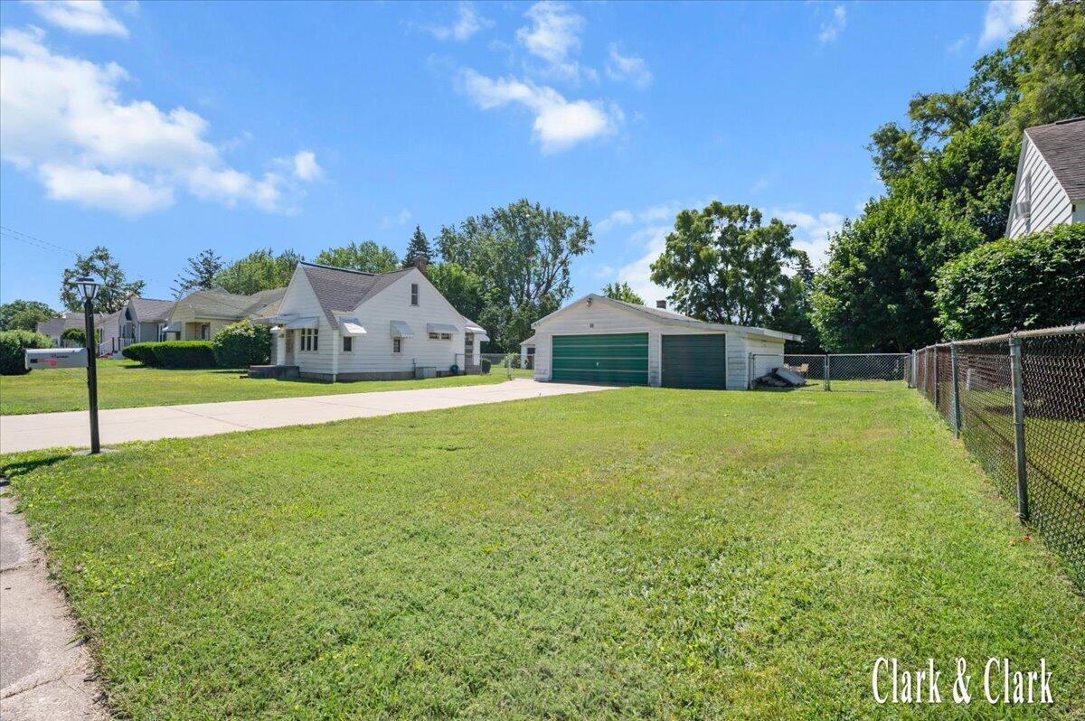 40 41st Street SW Grand Rapids MI 49548