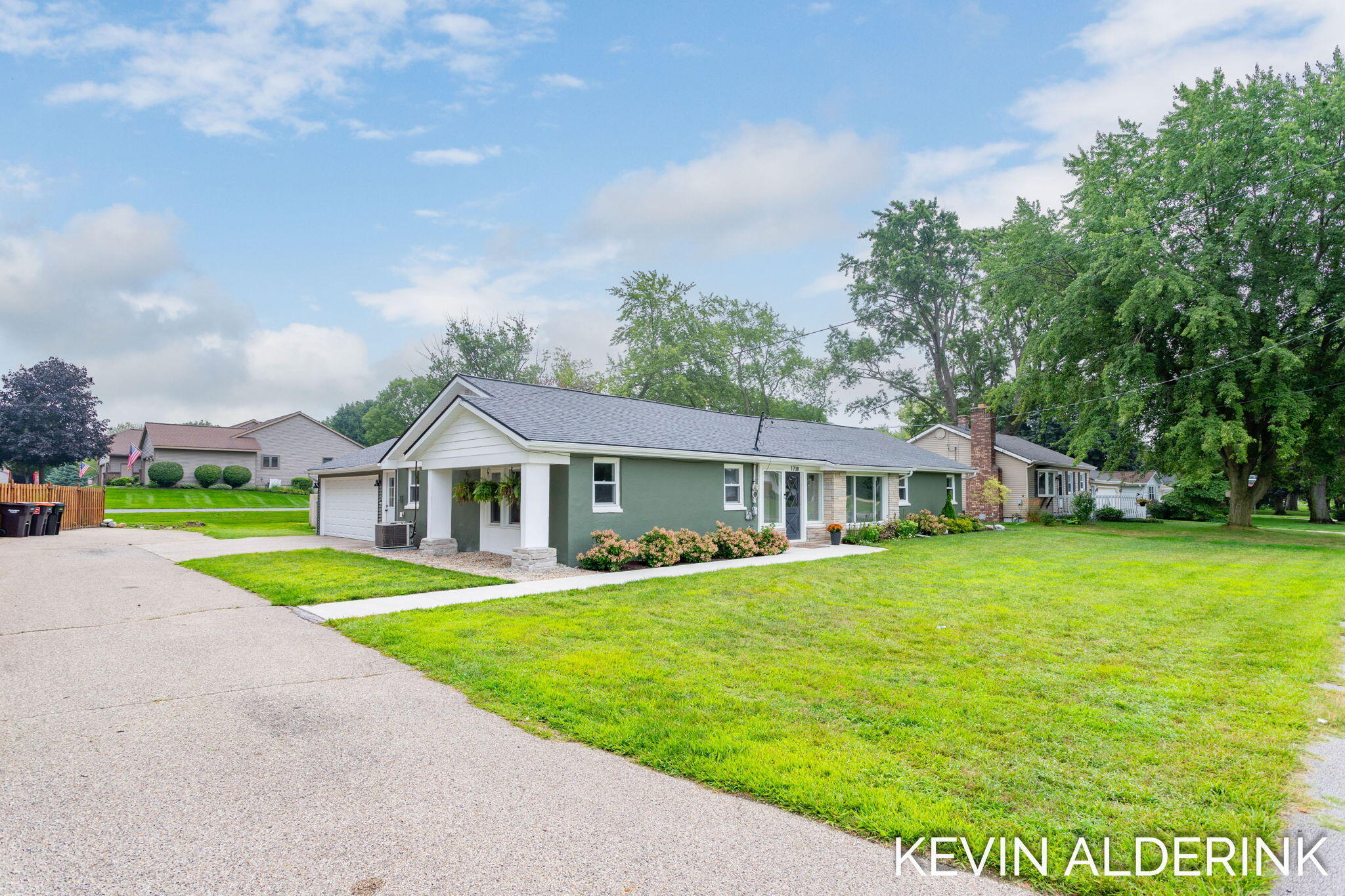 1738 92nd Avenue Zeeland MI 49464