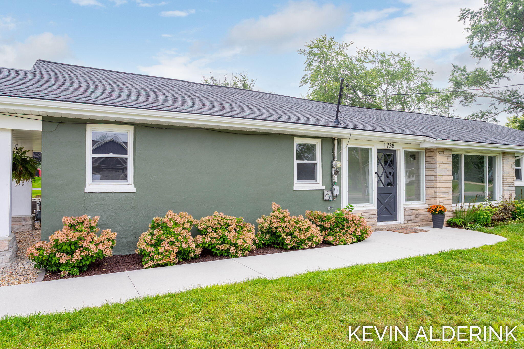 1738 92nd Avenue Zeeland MI 49464