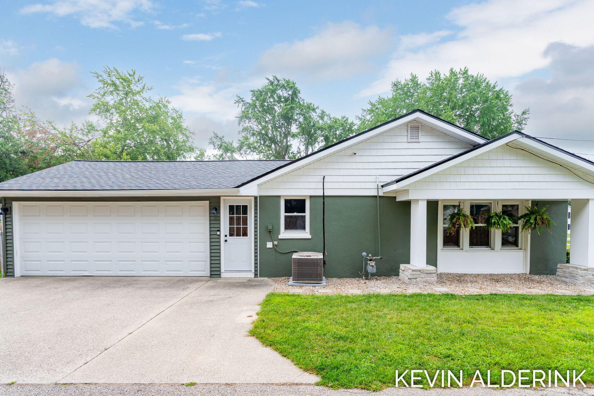 1738 92nd Avenue Zeeland MI 49464