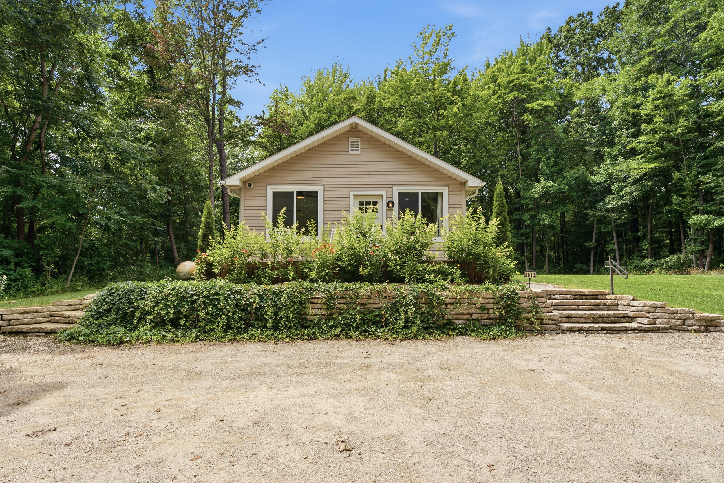 5912 Madison Street Coloma MI 49038