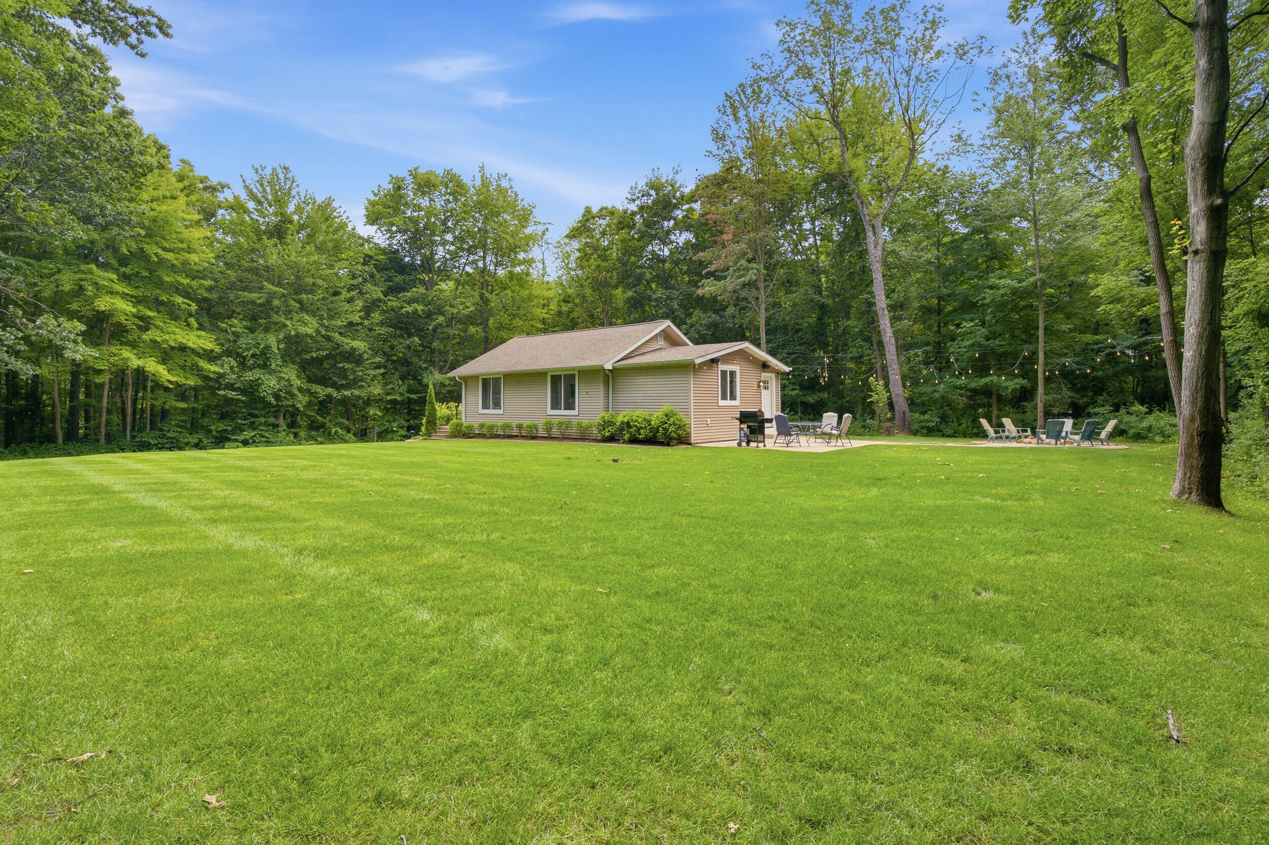 5912 Madison Street Coloma MI 49038