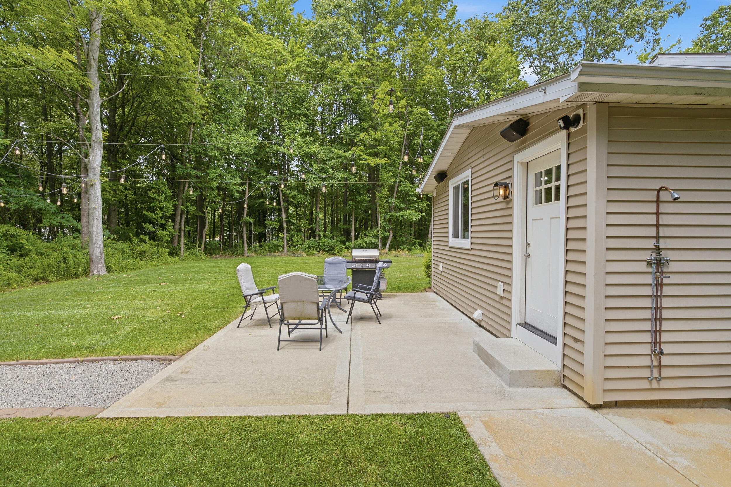 5912 Madison Street Coloma MI 49038